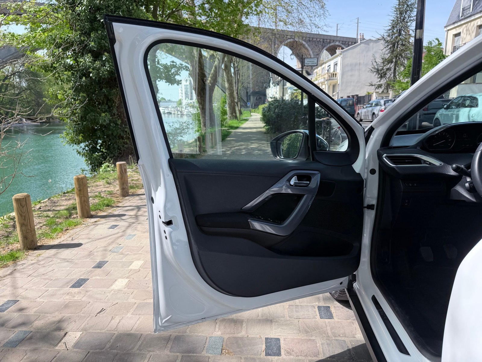 Peugeot 2008 style 1.2 essence 82ch