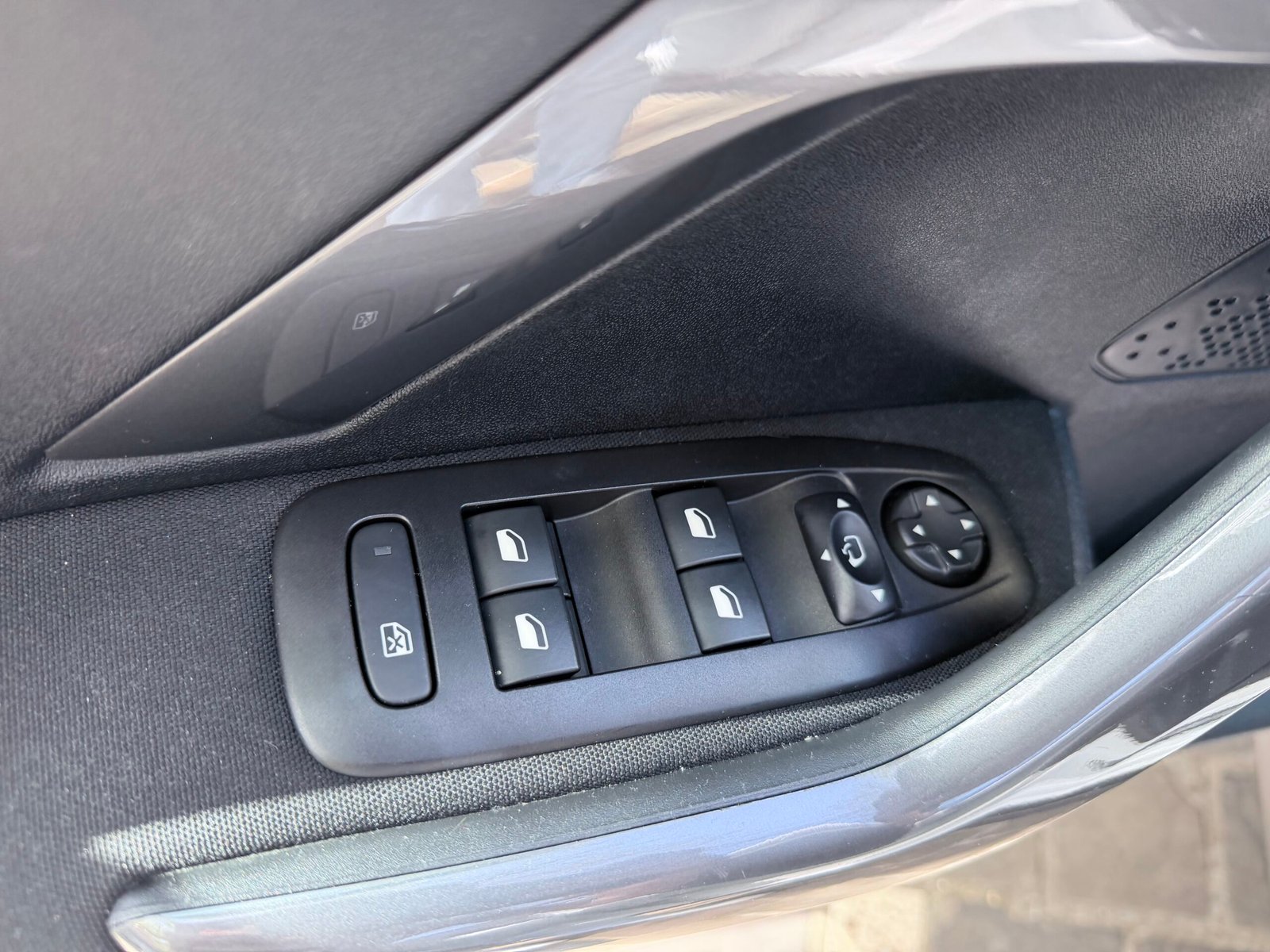 Peugeot 2008 style 1.2 essence 82ch