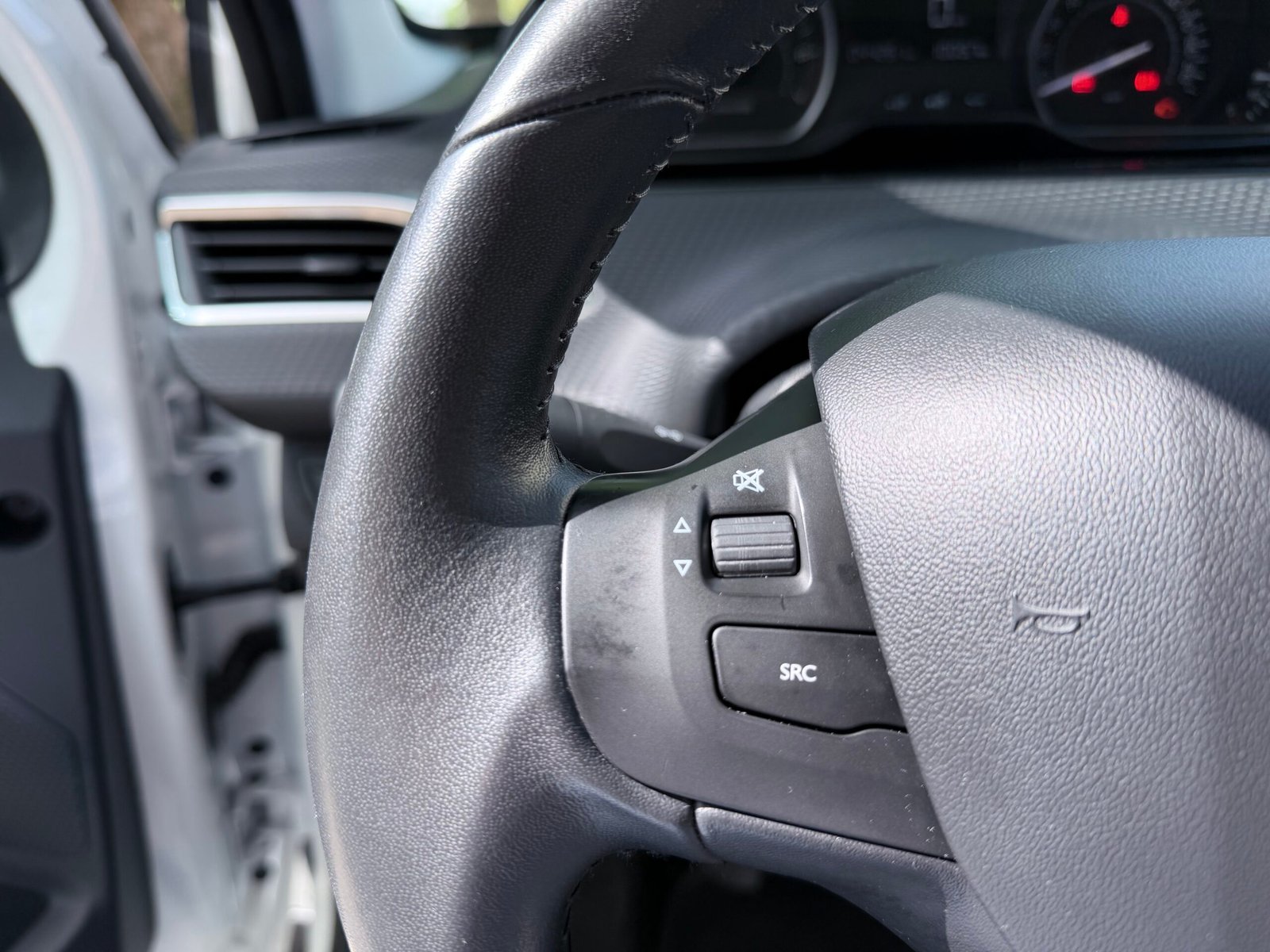 Peugeot 2008 style 1.2 essence 82ch