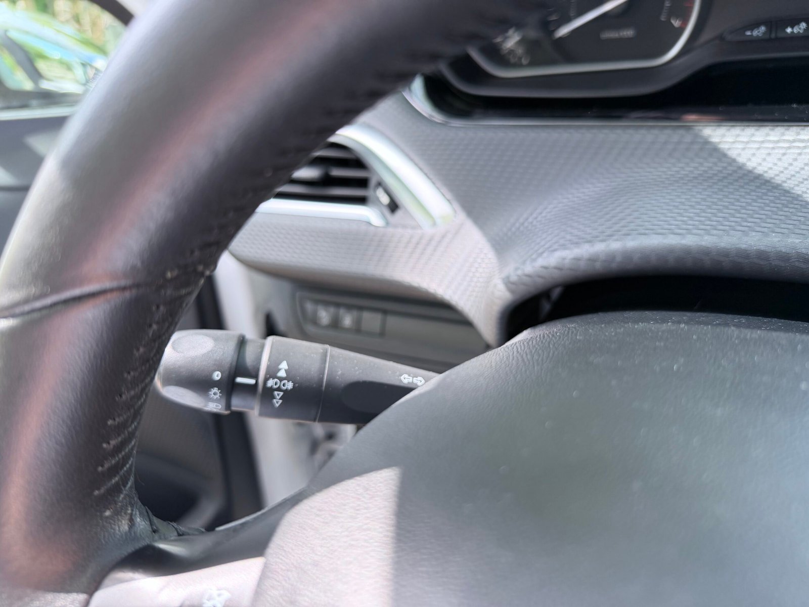 Peugeot 2008 style 1.2 essence 82ch