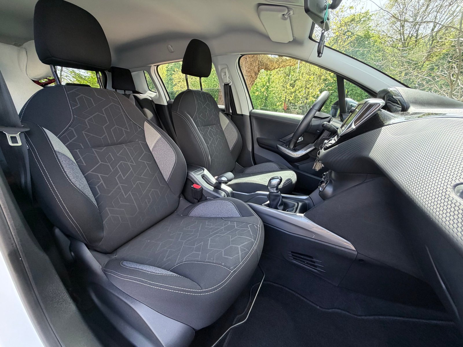 Peugeot 2008 style 1.2 essence 82ch