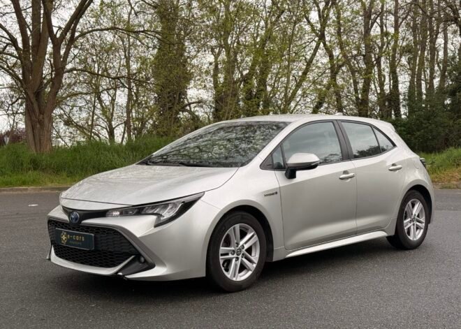 TOYOTA Corolla 1.8 VVT-i GPS 122 CVT Boîte auto / Dynamic Business