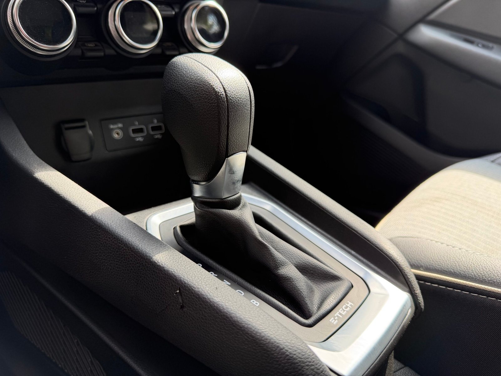 RENAULT Clio V 5 Portes E-TECH 1.6 140 Hybrid Buisness 1ÈRE MAIN