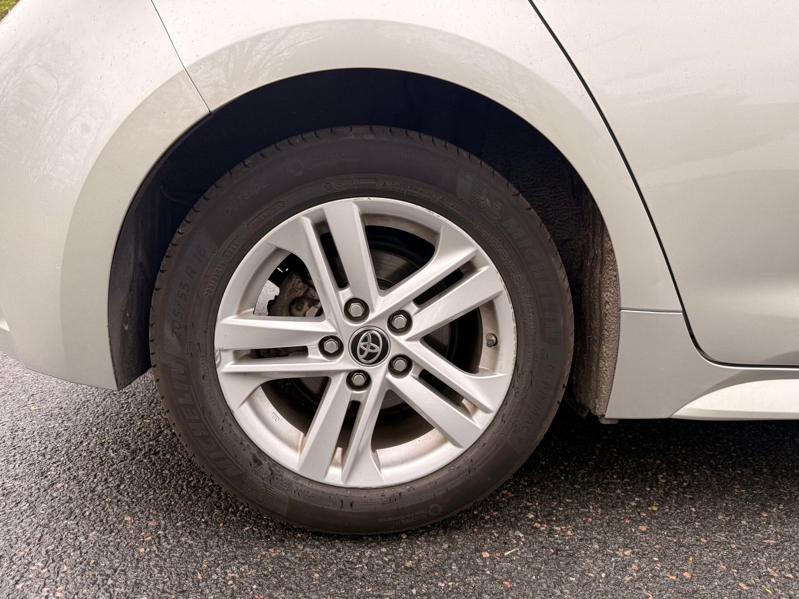 TOYOTA Corolla 1.8 VVT-i GPS 122 CVT Boîte auto / Dynamic Business