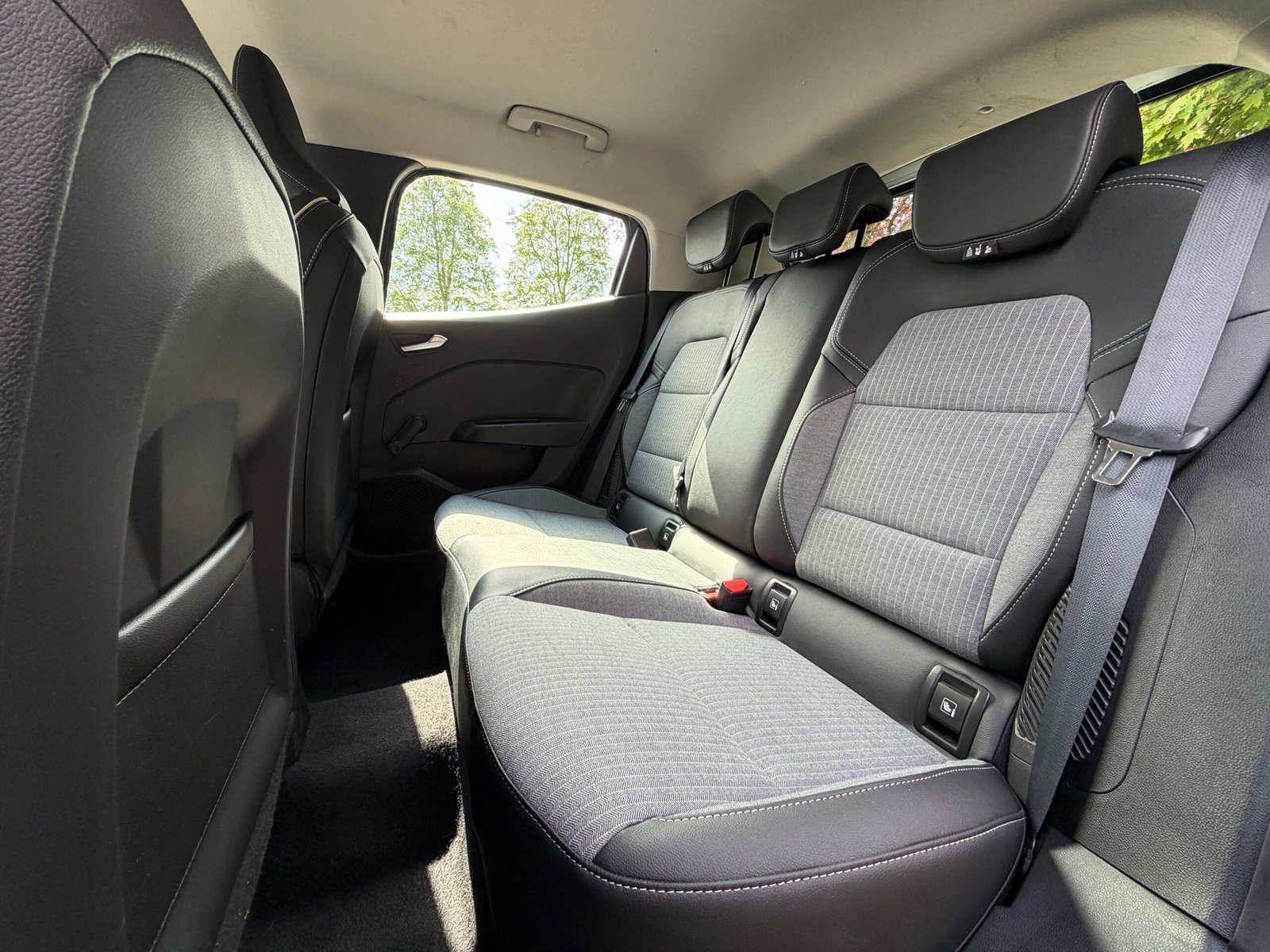 RENAULT Clio V 5 Portes E-TECH 1.6 140 Hybrid Buisness 1ÈRE MAIN