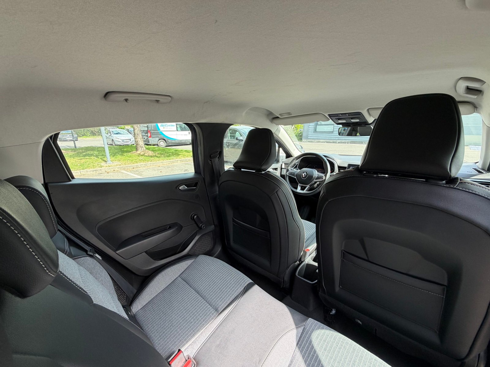 RENAULT Clio V 5 Portes E-TECH 1.6 140 Hybrid Buisness 1ÈRE MAIN