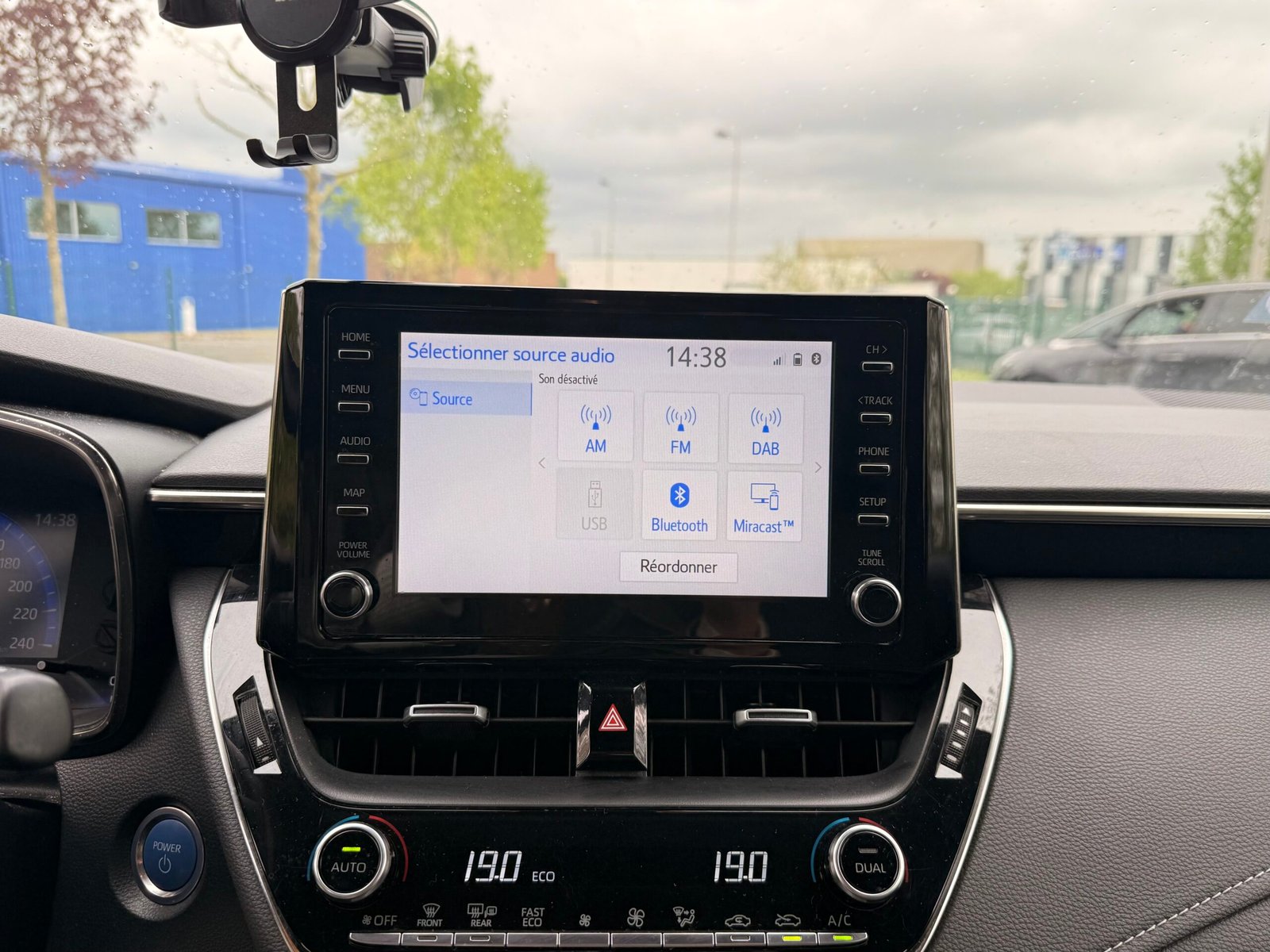 TOYOTA Corolla 1.8 VVT-i GPS 122 CVT Boîte auto / Dynamic Business