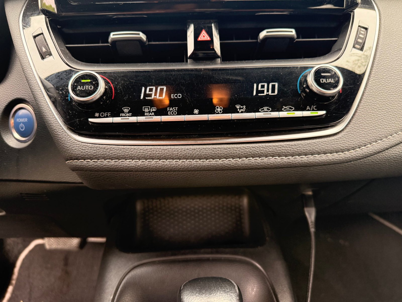 TOYOTA Corolla 1.8 VVT-i GPS 122 CVT Boîte auto / Dynamic Business