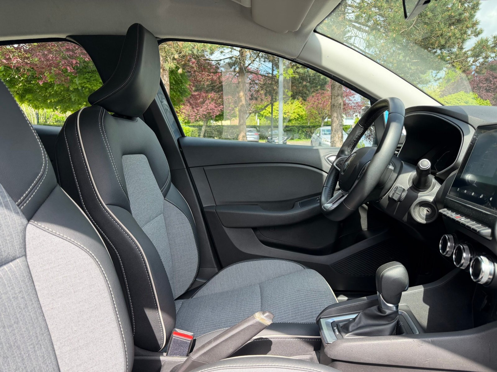 RENAULT Clio V 5 Portes E-TECH 1.6 140 Hybrid Buisness 1ÈRE MAIN