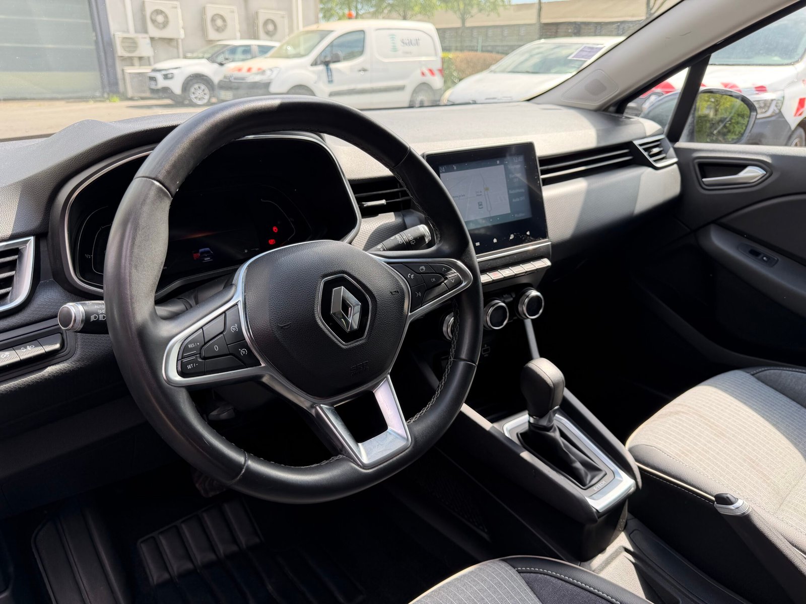 RENAULT Clio V 5 Portes E-TECH 1.6 140 Hybrid Buisness 1ÈRE MAIN