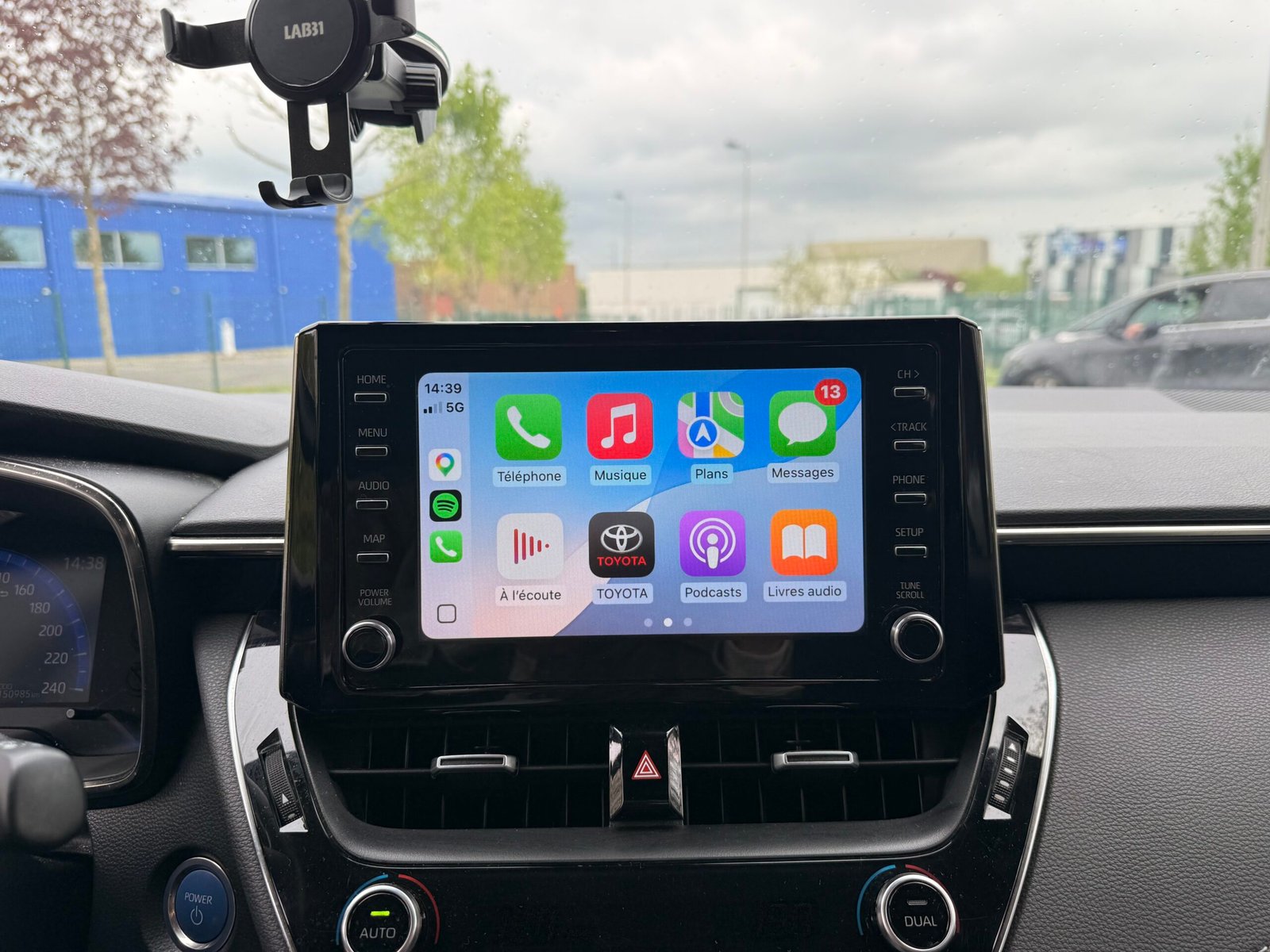 TOYOTA Corolla 1.8 VVT-i GPS 122 CVT Boîte auto / Dynamic Business