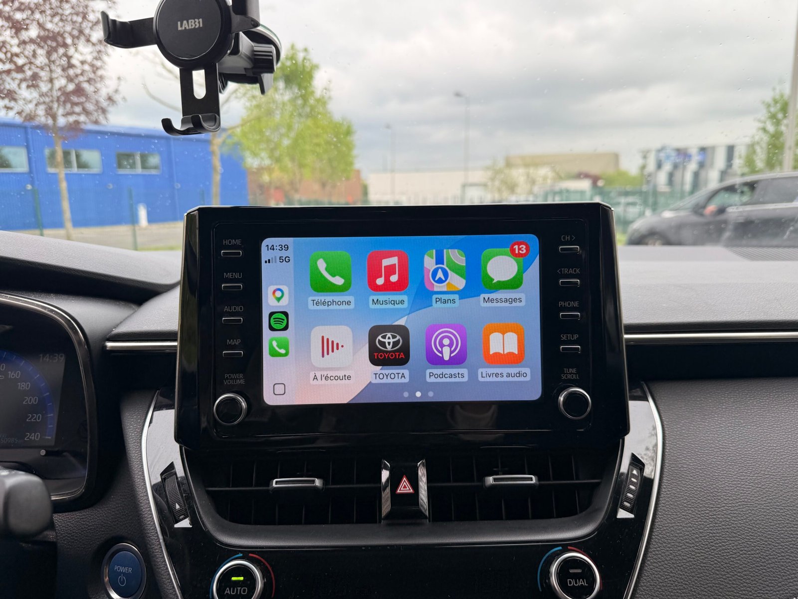 TOYOTA Corolla 1.8 VVT-i GPS 122 CVT Boîte auto / Dynamic Business