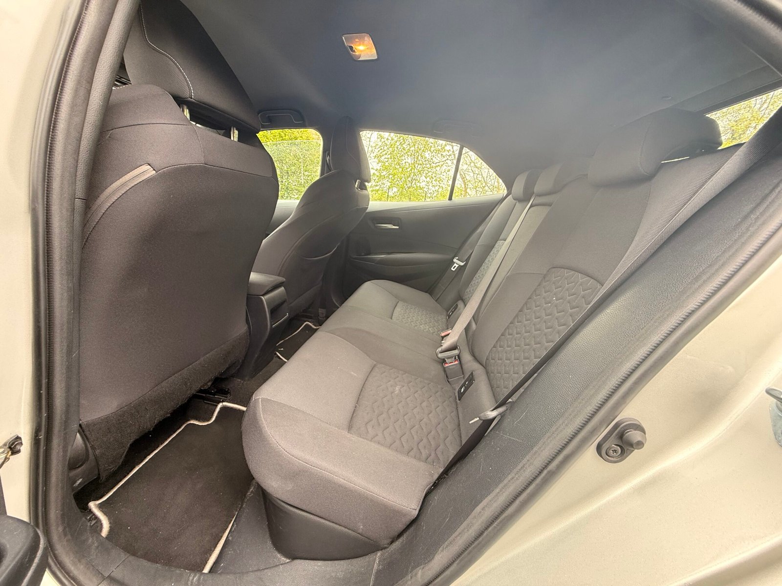 TOYOTA Corolla 1.8 VVT-i GPS 122 CVT Boîte auto / Dynamic Business