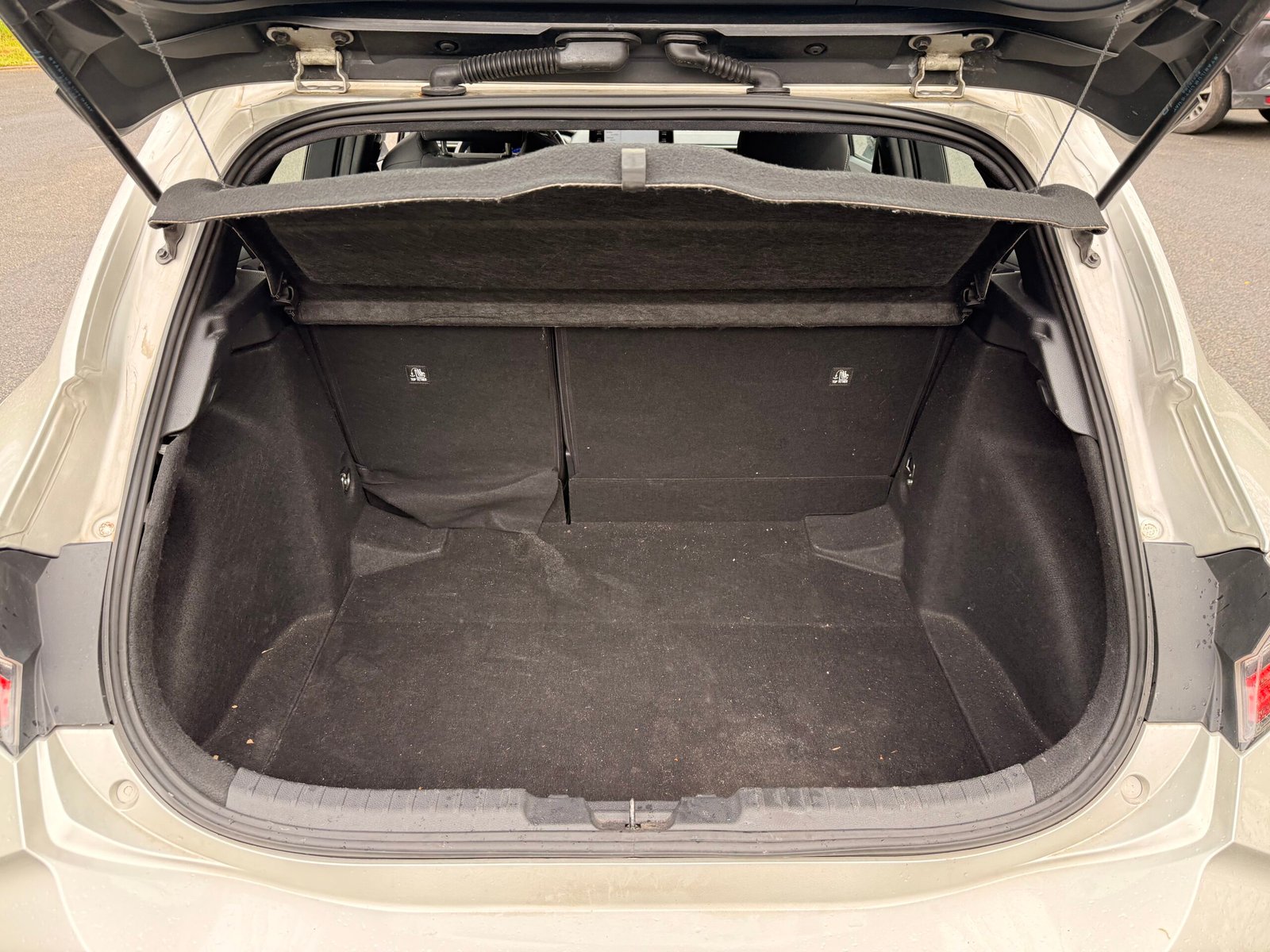 TOYOTA Corolla 1.8 VVT-i GPS 122 CVT Boîte auto / Dynamic Business