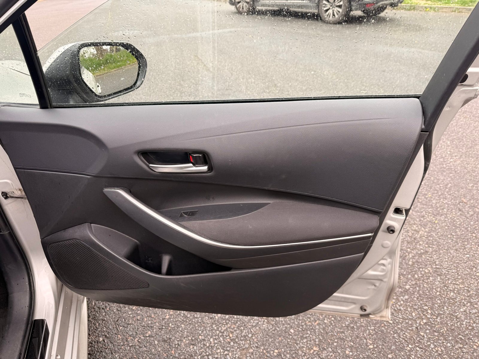 TOYOTA Corolla 1.8 VVT-i GPS 122 CVT Boîte auto / Dynamic Business