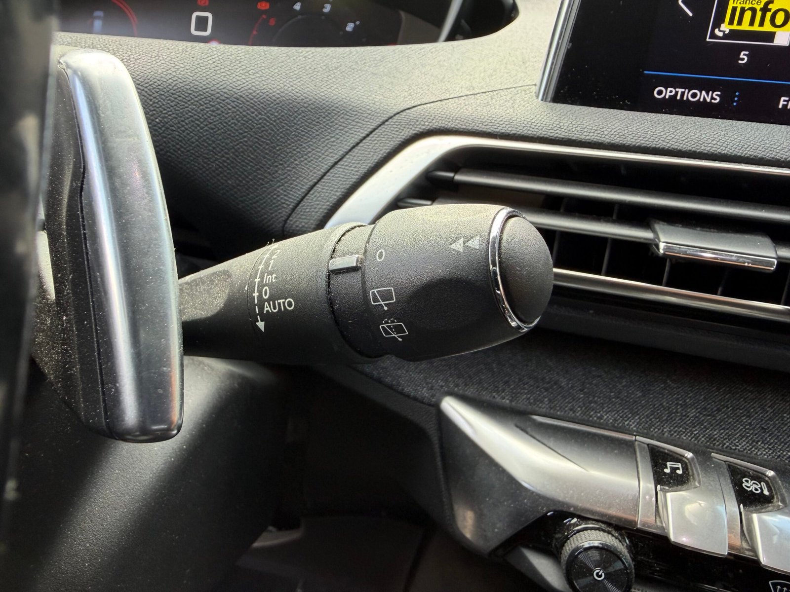 PEUGEOT 3008 II 1.5 BlueHDi EAT8 S&S 130 cv Boîte auto ALLURE