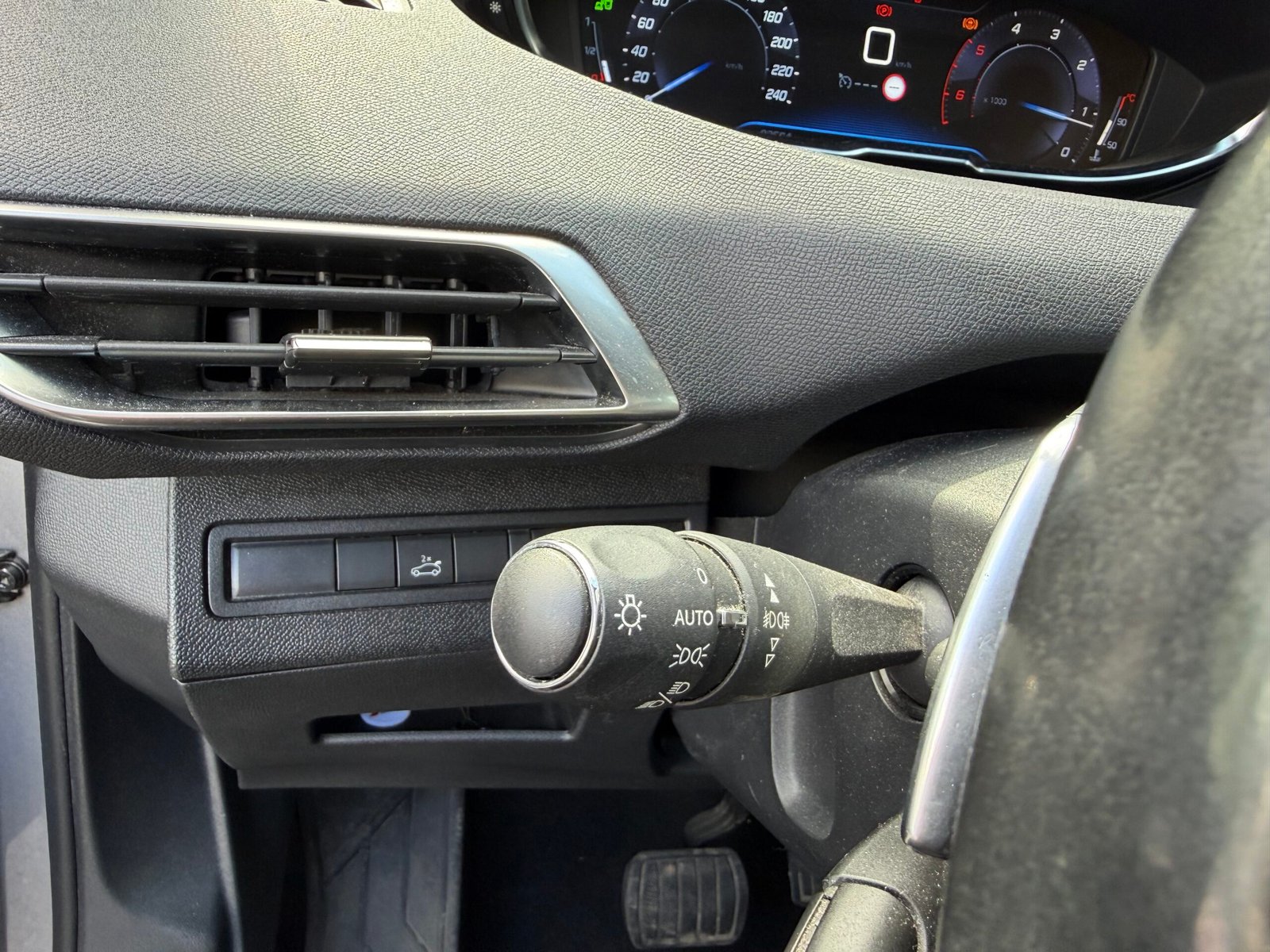 PEUGEOT 3008 II 1.5 BlueHDi EAT8 S&S 130 cv Boîte auto ALLURE