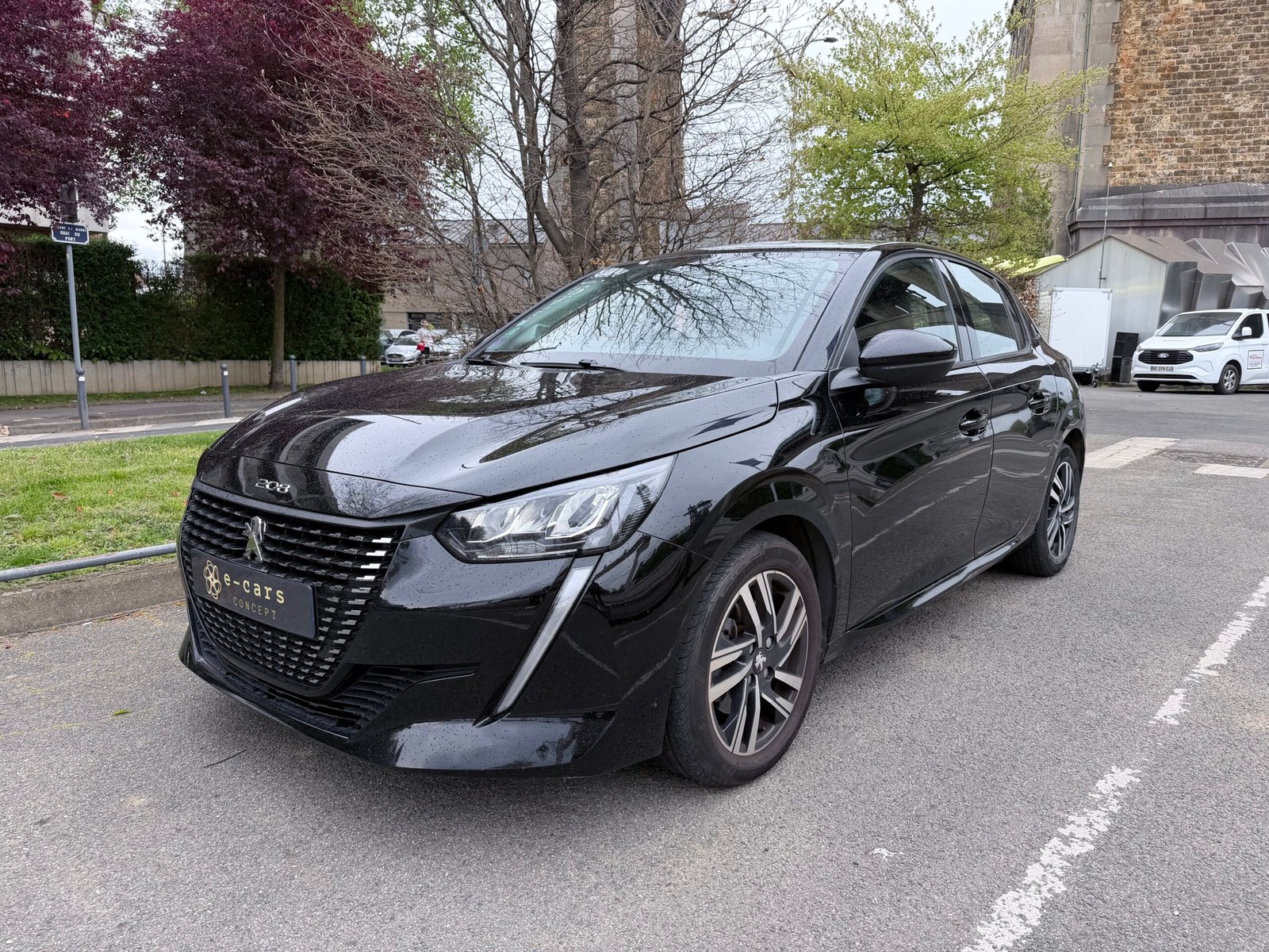 Peugeot 208 allure boîte automatique 1.2 essence 130