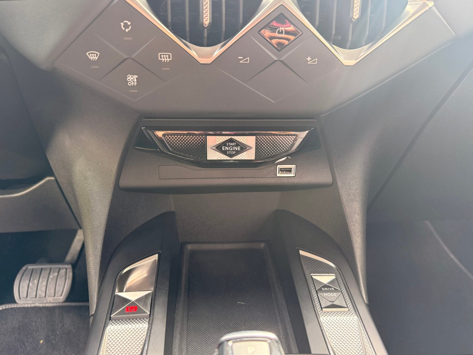 DS DS3 Crossback Grand Chic 1.2 THP Puretech EAT8 S&S 131 cv Boîte auto