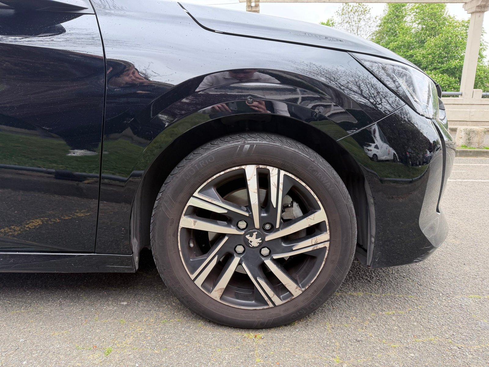 Peugeot 208 allure boîte automatique 1.2 essence 130