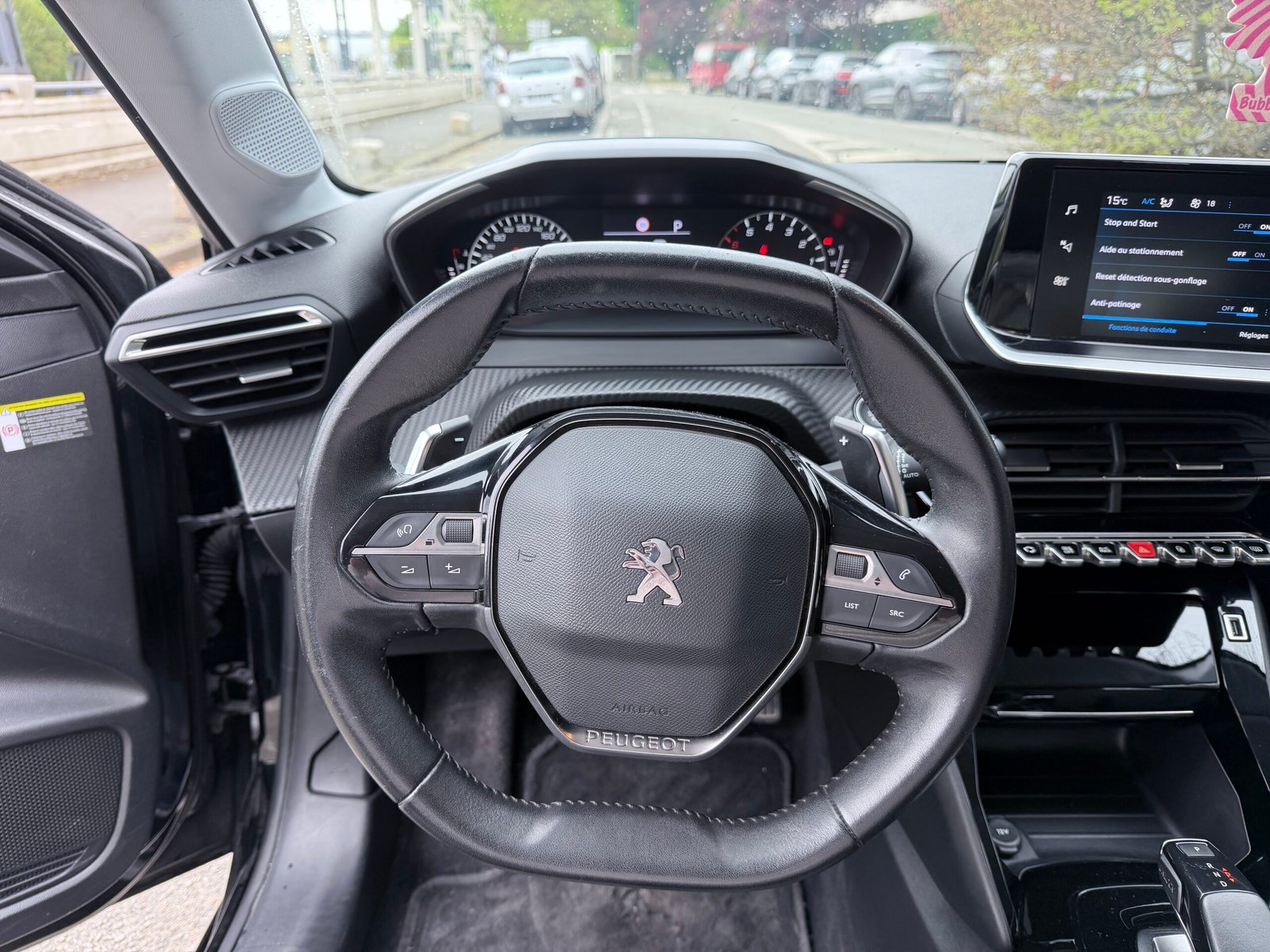 Peugeot 208 allure boîte automatique 1.2 essence 130