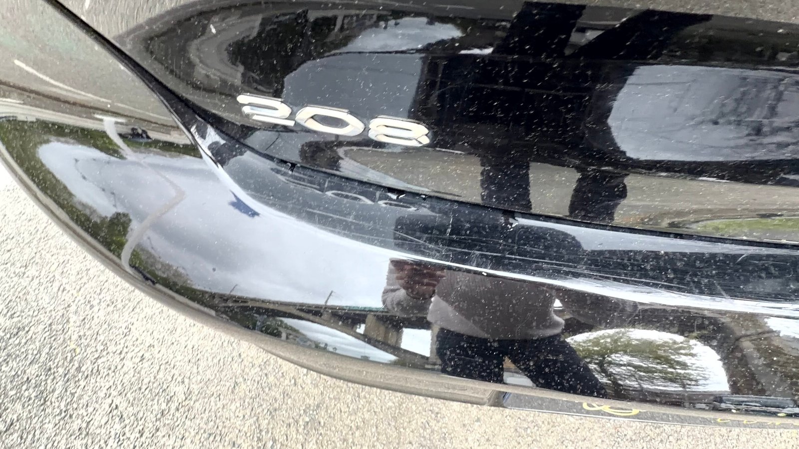 Peugeot 208 allure boîte automatique 1.2 essence 130