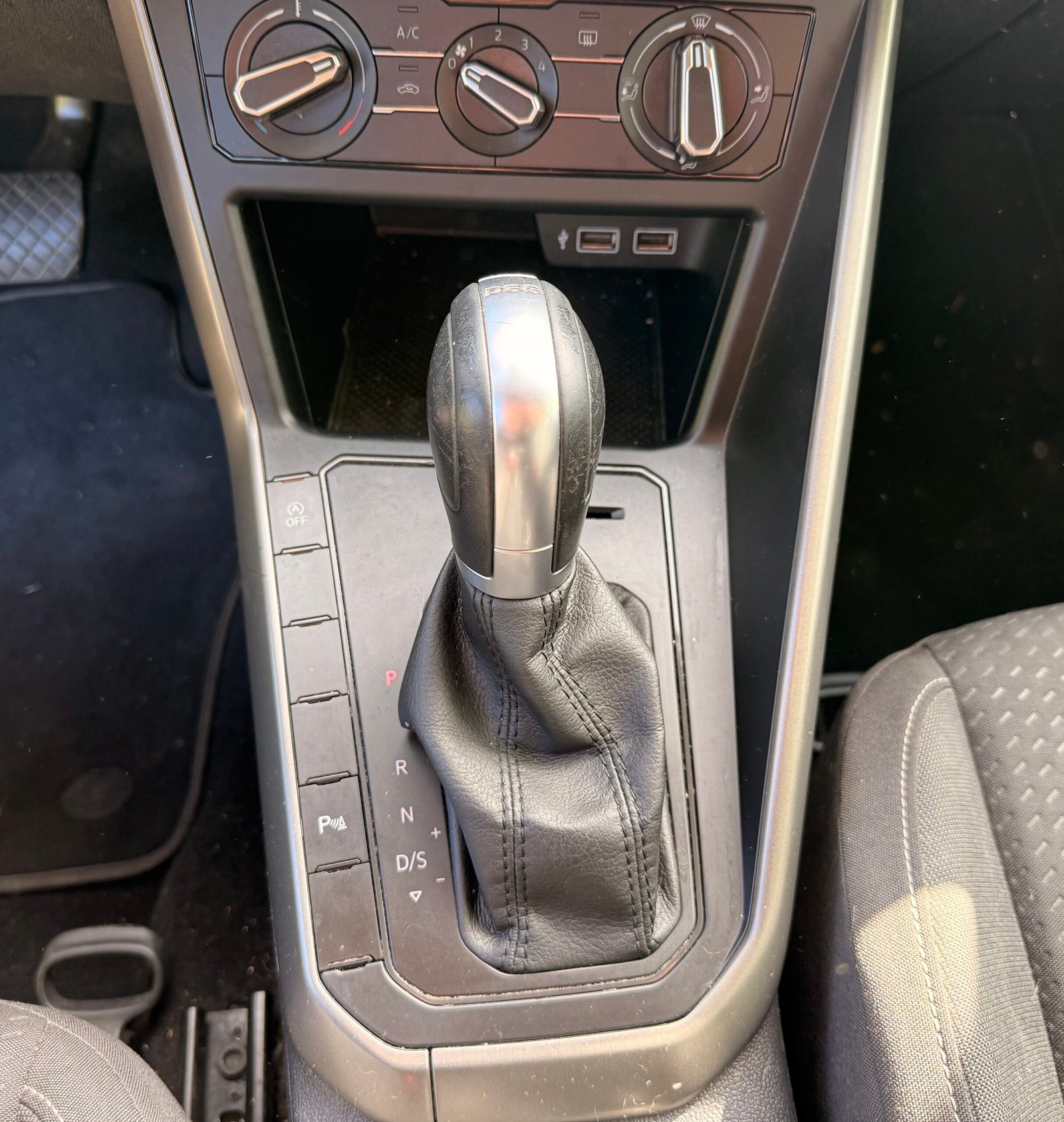 VOLKSWAGEN Polo VI 1.0 TSI DSG7 95 cv Boîte auto / Loundge