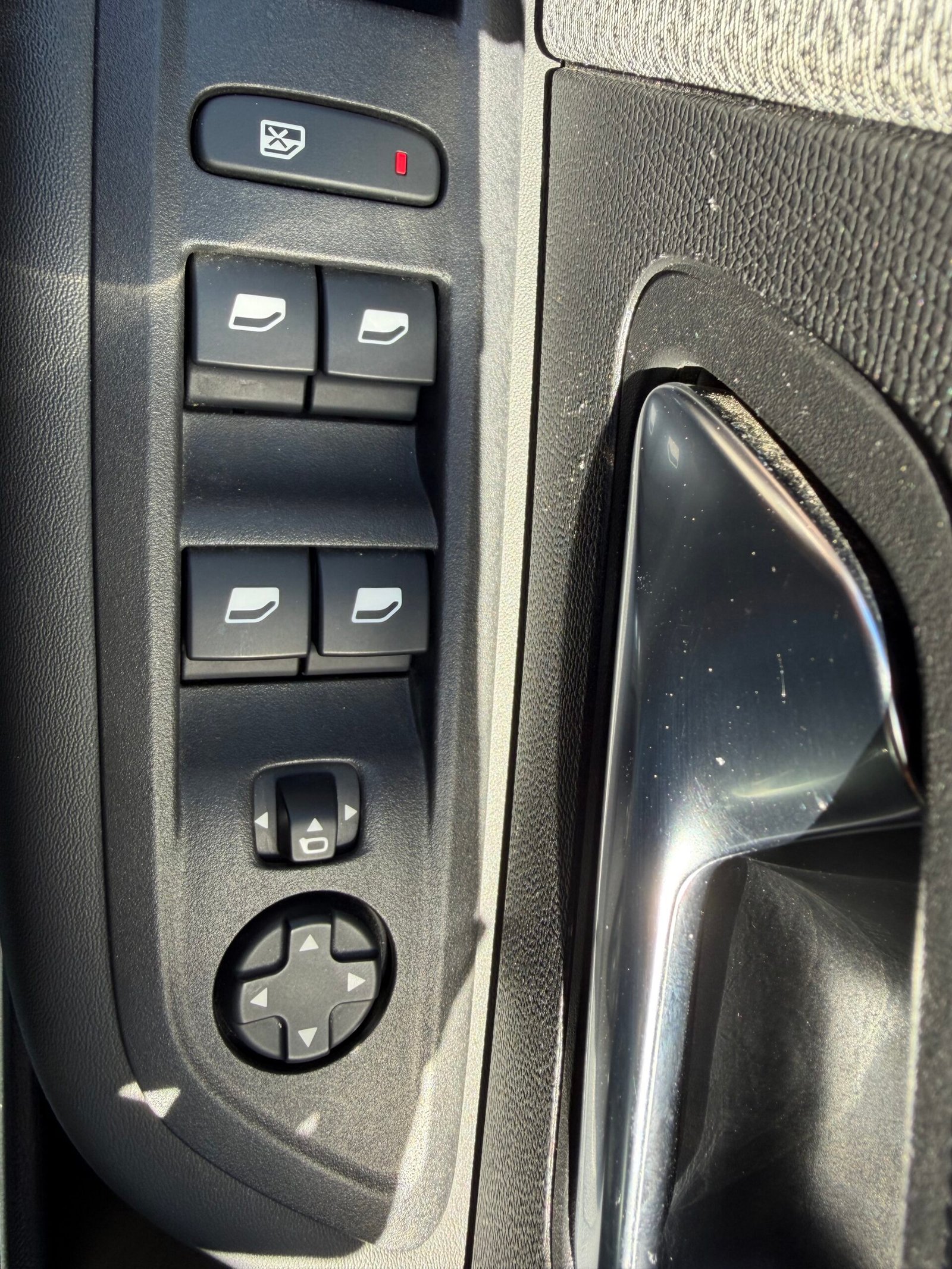 CITROEN C4 III 1.2 PURETECH 130 S&S FEEL PACK BVM6 Caractéristiques CITROEN C4 III 1.2 PURETECH 130 S&S FEEL PACK BVM6