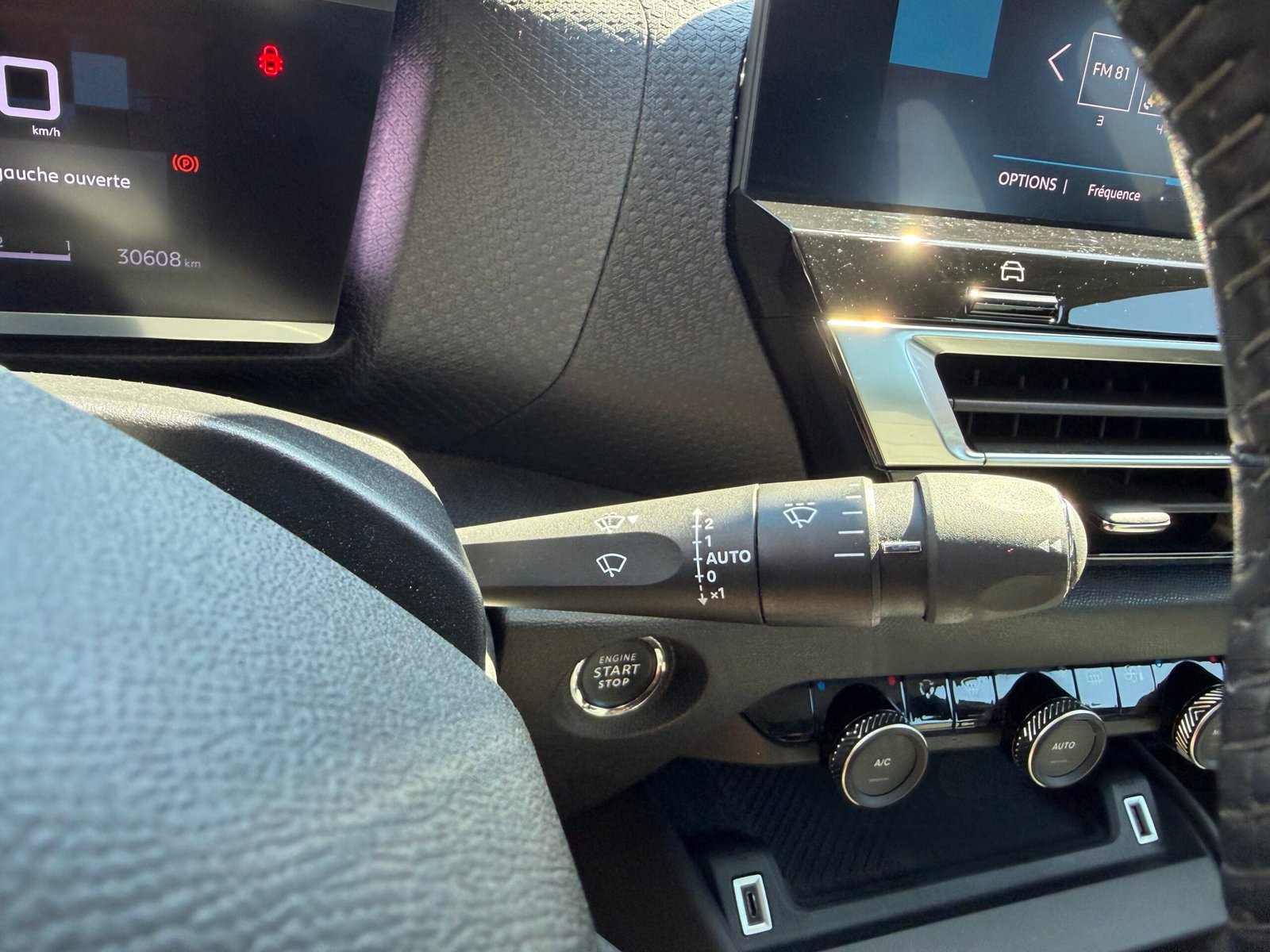 CITROEN C4 III 1.2 PURETECH 130 S&S FEEL PACK BVM6 Caractéristiques CITROEN C4 III 1.2 PURETECH 130 S&S FEEL PACK BVM6