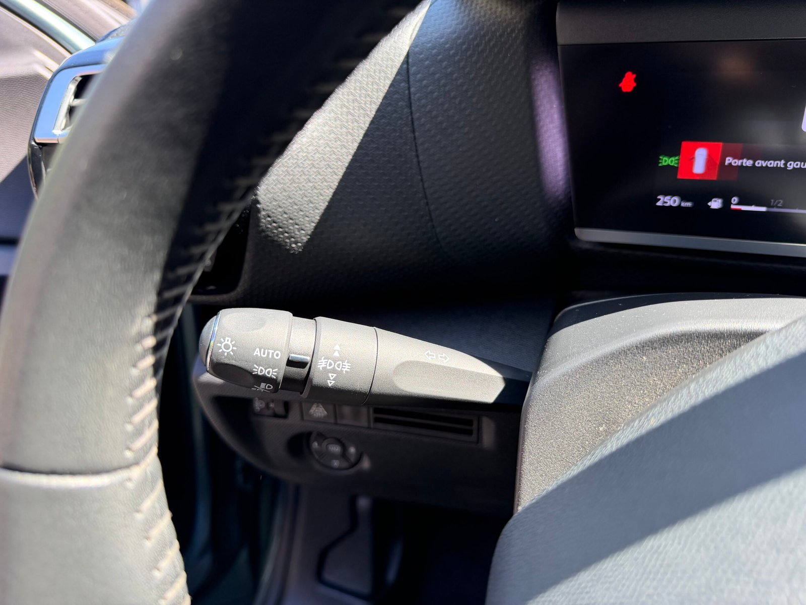 CITROEN C4 III 1.2 PURETECH 130 S&S FEEL PACK BVM6 Caractéristiques CITROEN C4 III 1.2 PURETECH 130 S&S FEEL PACK BVM6