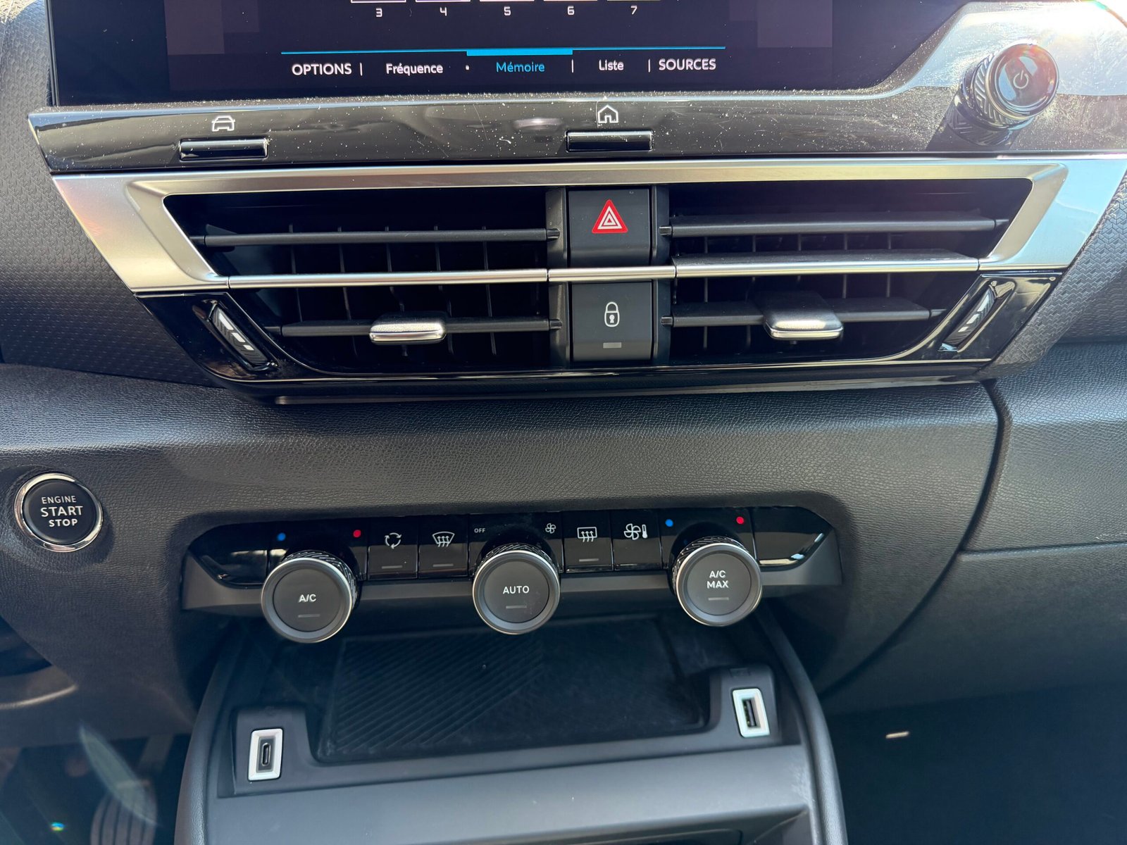 CITROEN C4 III 1.2 PURETECH 130 S&S FEEL PACK BVM6 Caractéristiques CITROEN C4 III 1.2 PURETECH 130 S&S FEEL PACK BVM6