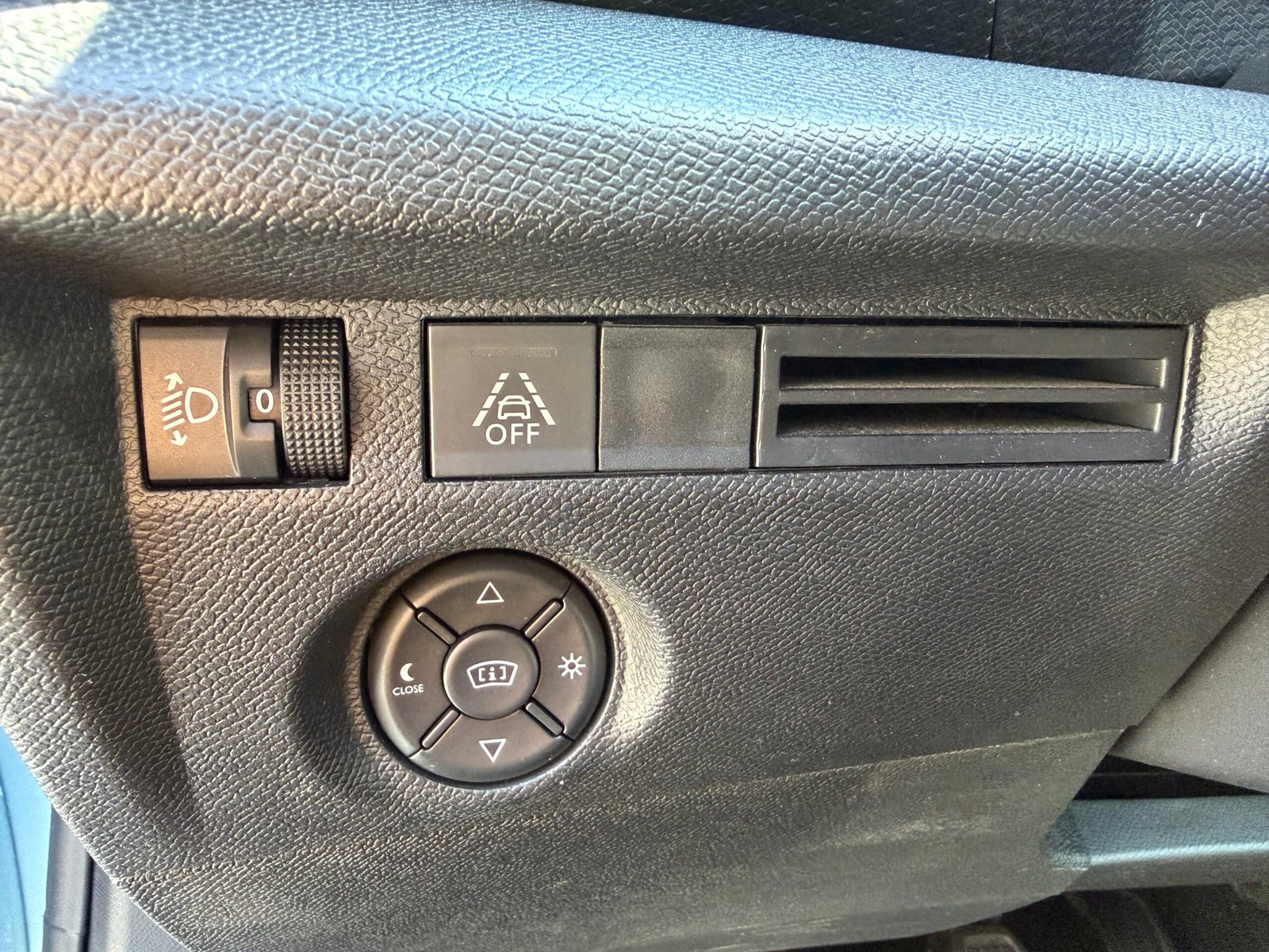 CITROEN C4 III 1.2 PURETECH 130 S&S FEEL PACK BVM6 Caractéristiques CITROEN C4 III 1.2 PURETECH 130 S&S FEEL PACK BVM6