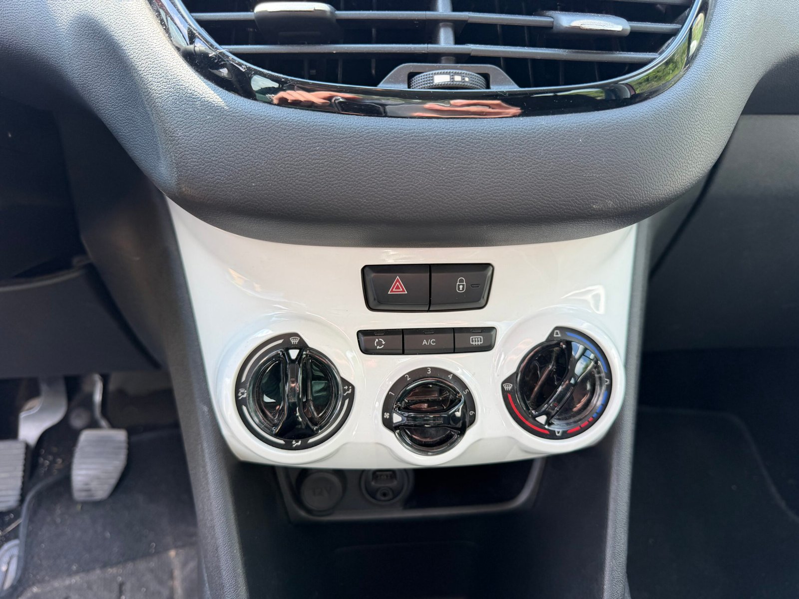 PEUGEOT 208 1.2 VTI 68ch Like Édition