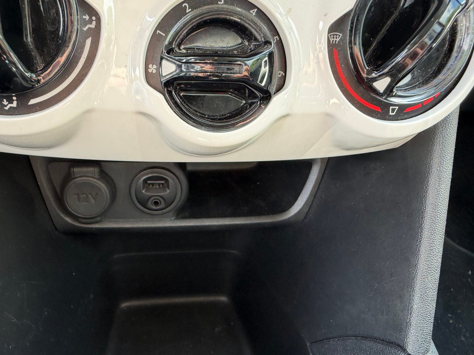 PEUGEOT 208 1.2 VTI 68ch Like Édition