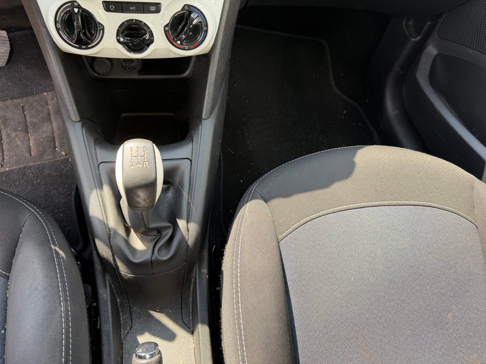 PEUGEOT 208 1.2 VTI 68ch Like Édition