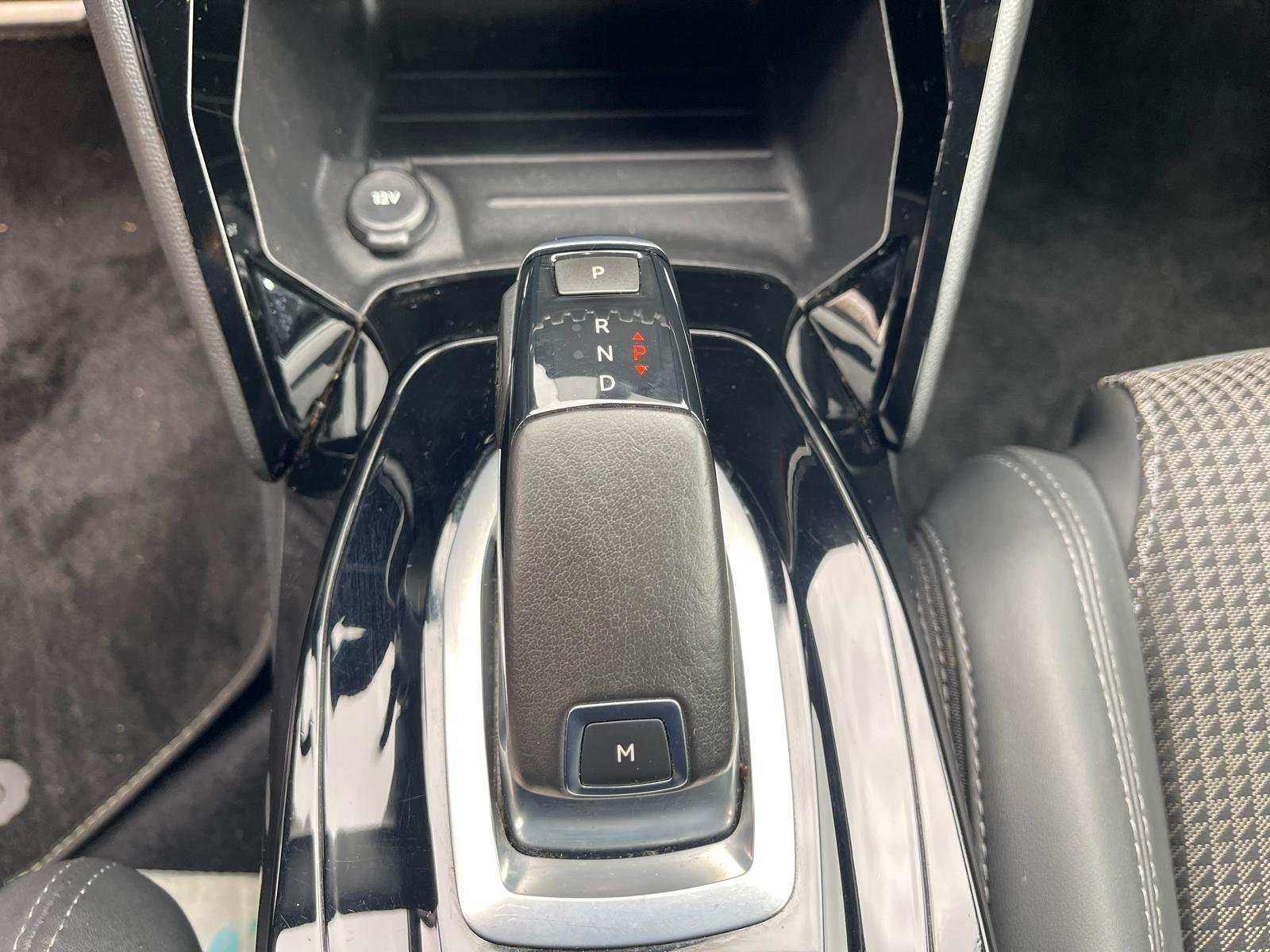 PEUGEOT 208 II 5 Portes 1.2 PureTech 12V EAT8 S&S 100 GT