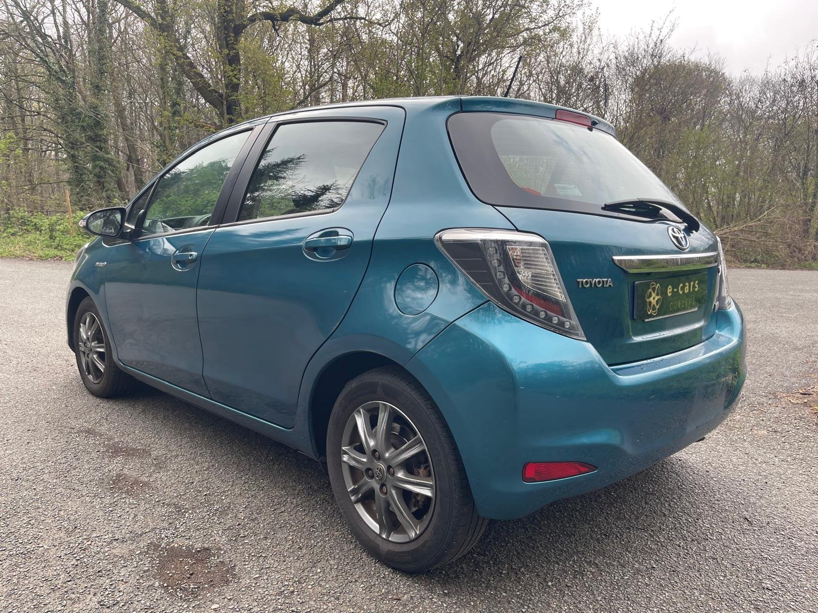 TOYOTA Yaris France 1.5 VVTi Hybrid 100h E-CVT 75