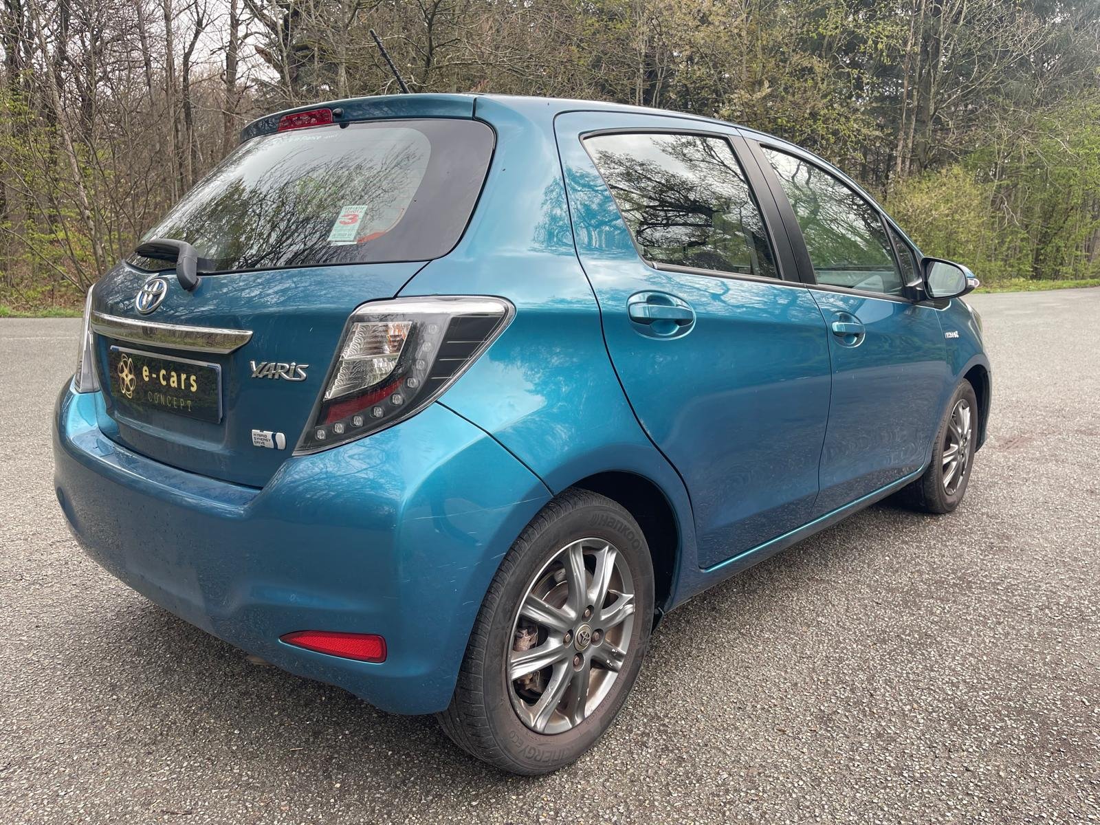 TOYOTA Yaris France 1.5 VVTi Hybrid 100h E-CVT 75
