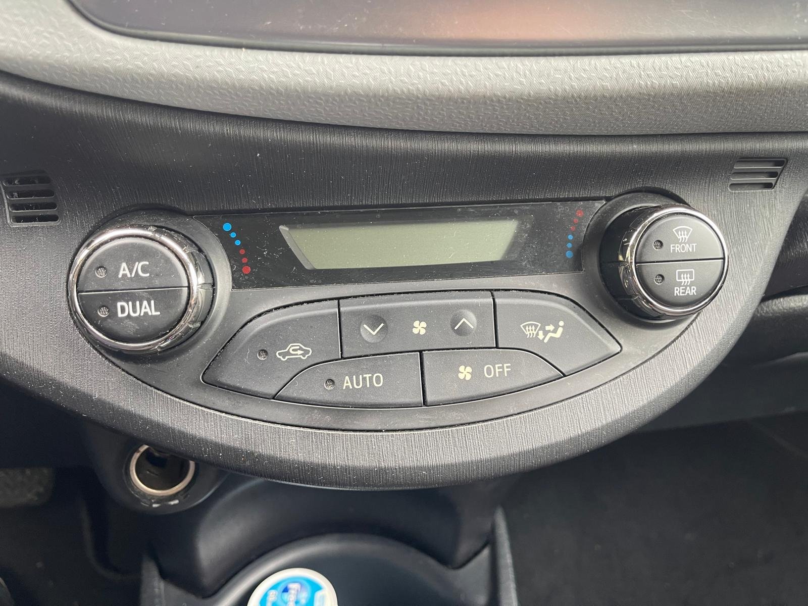 TOYOTA Yaris France 1.5 VVTi Hybrid 100h E-CVT 75