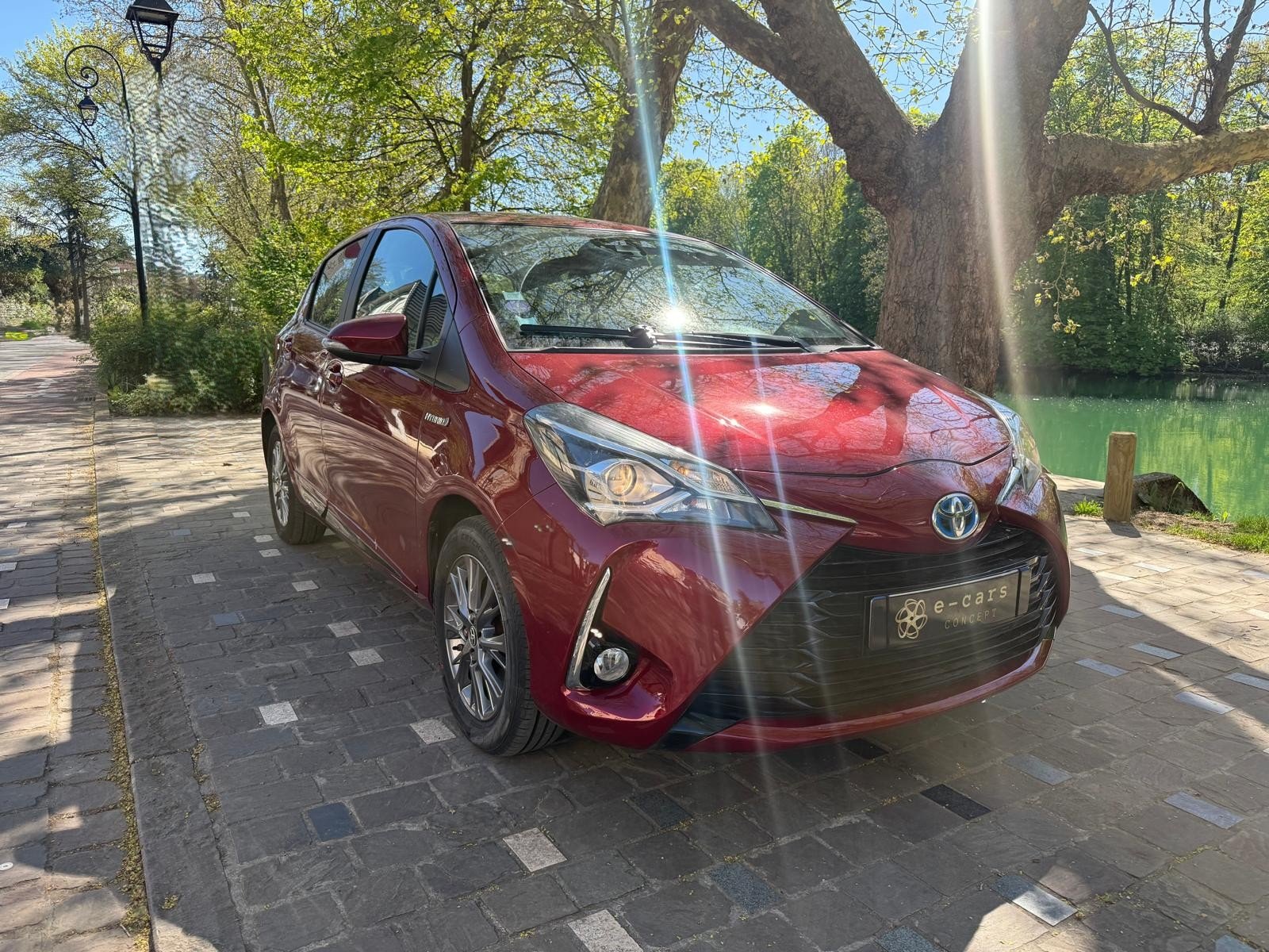 Toyota Yaris E-CVT 100H “Dynamic”