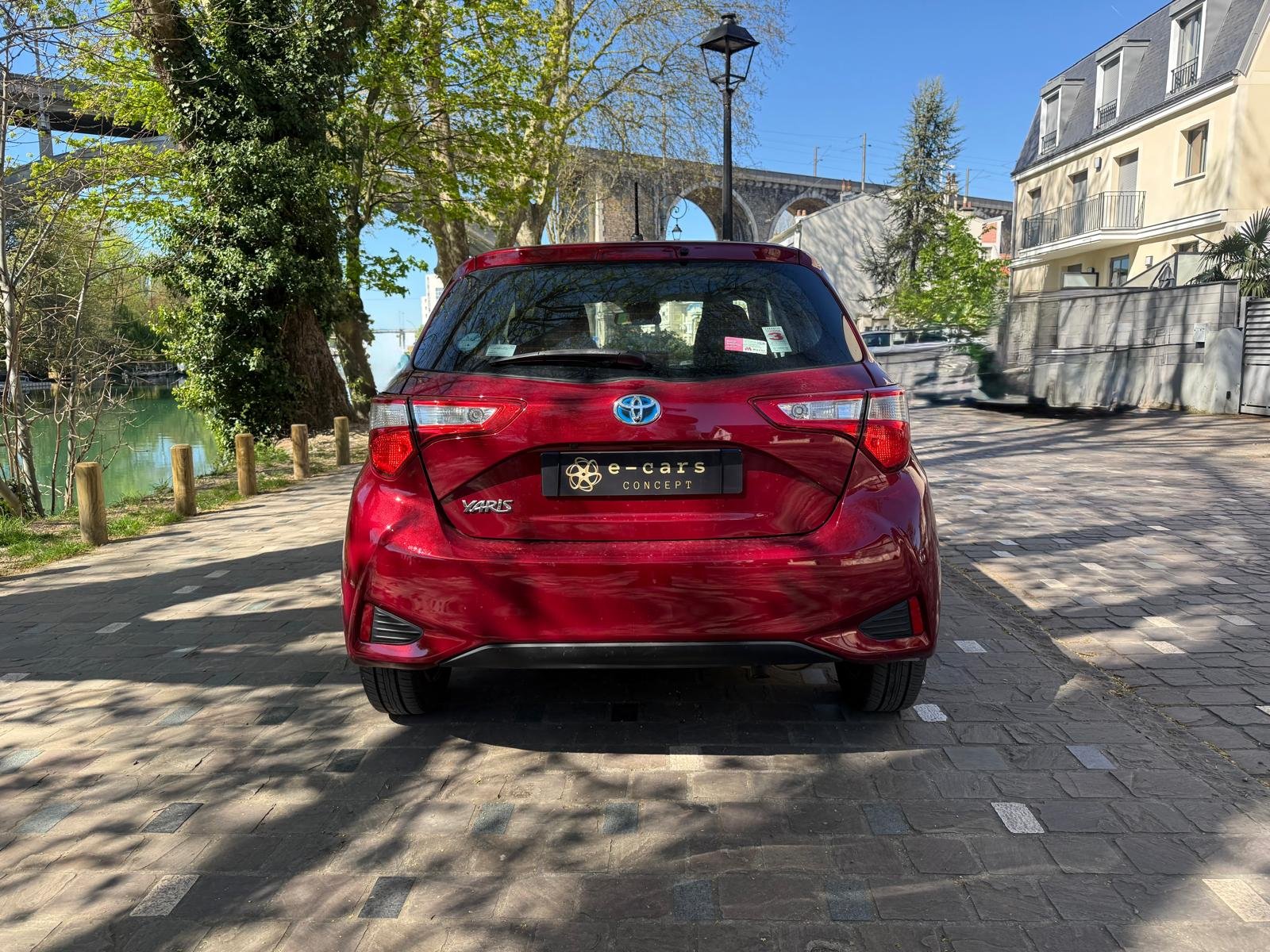 Toyota Yaris E-CVT 100H “Dynamic”