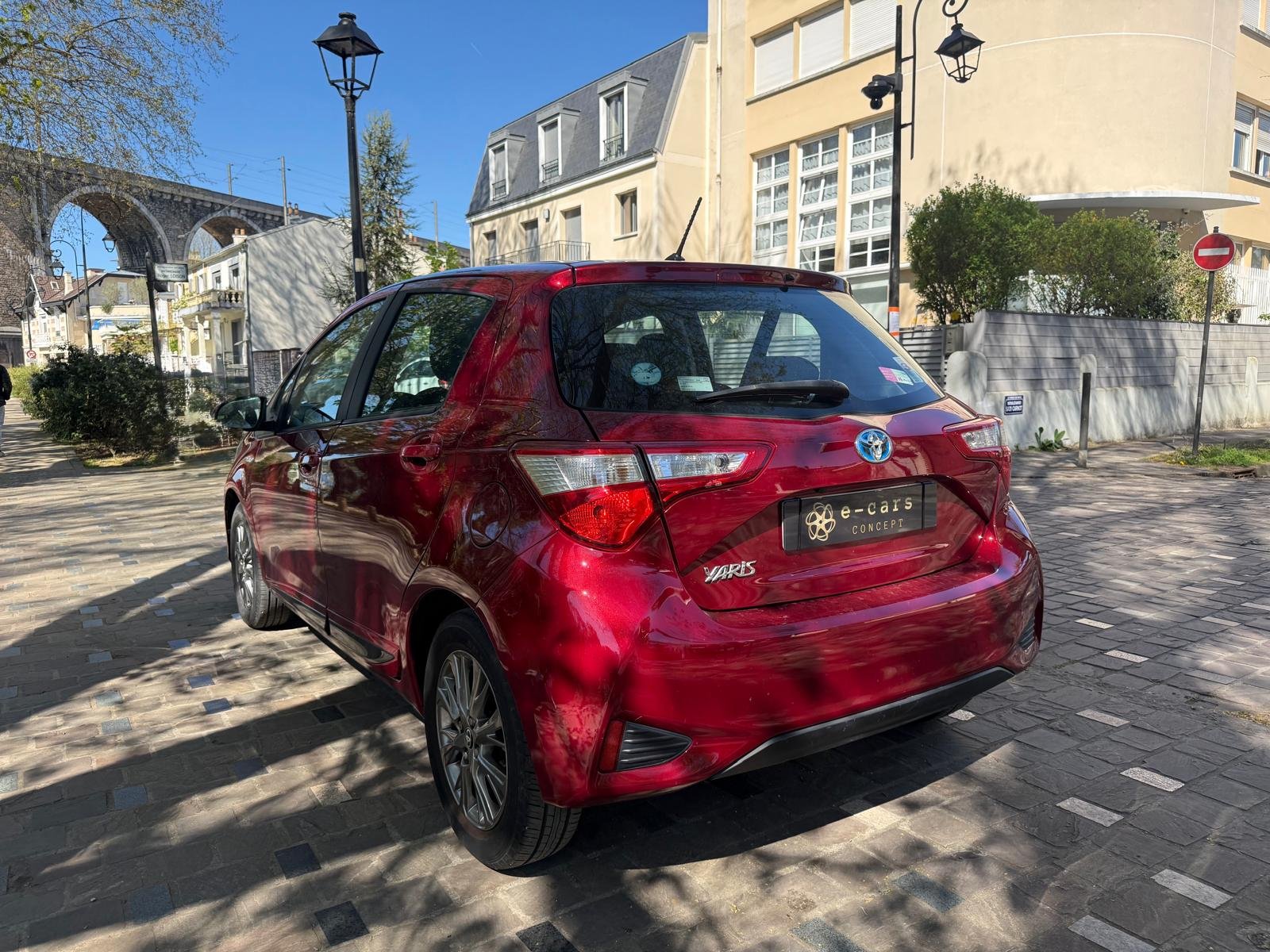 Toyota Yaris E-CVT 100H “Dynamic”