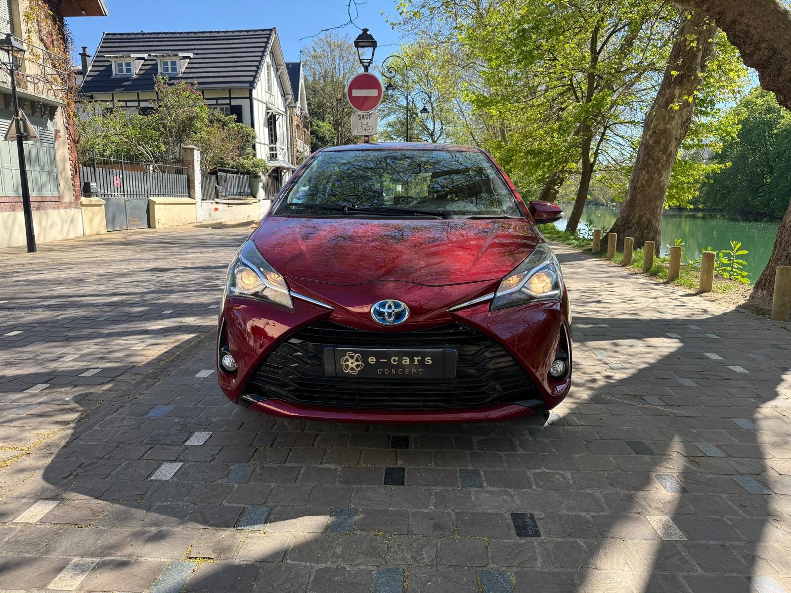 Toyota Yaris E-CVT 100H “Dynamic”