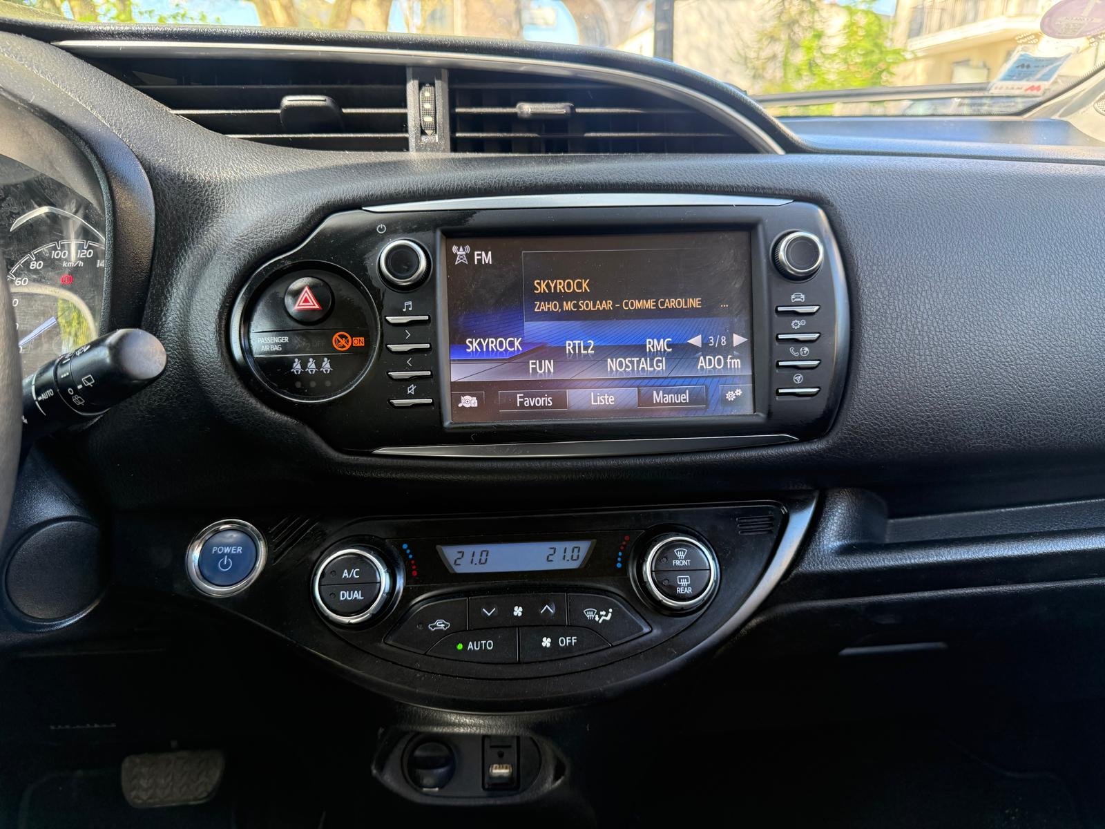 Toyota Yaris E-CVT 100H “Dynamic”