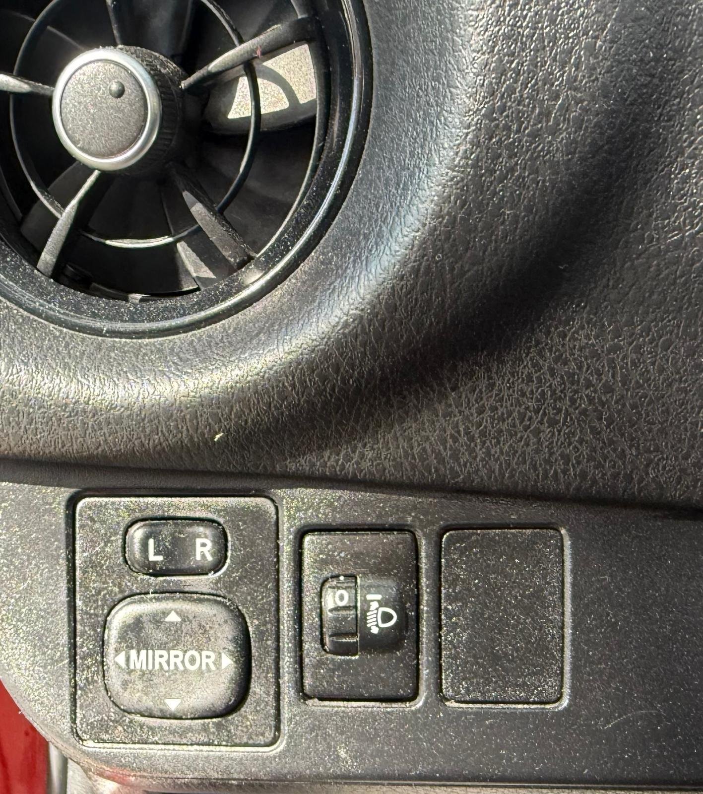 Toyota Yaris E-CVT 100H “Dynamic”