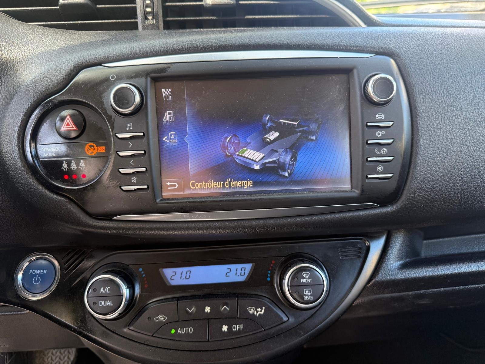 Toyota Yaris E-CVT 100H “Dynamic”