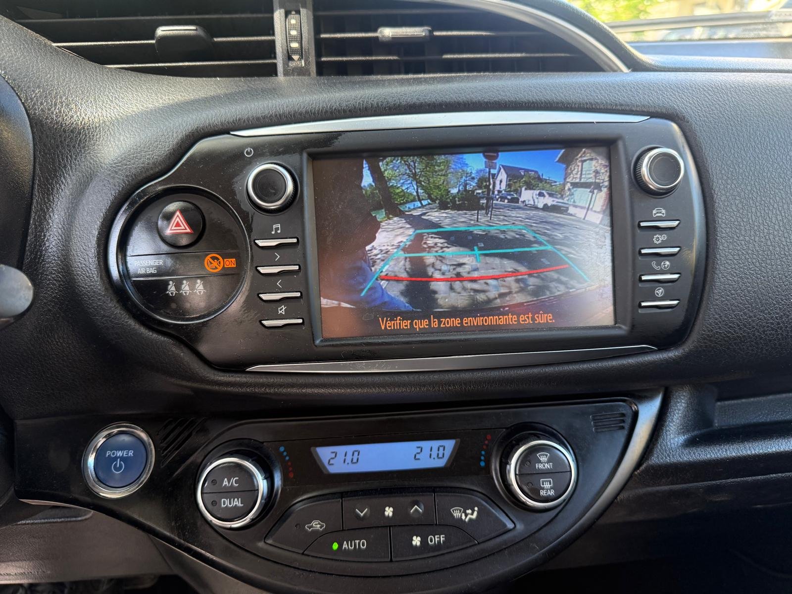 Toyota Yaris E-CVT 100H “Dynamic”