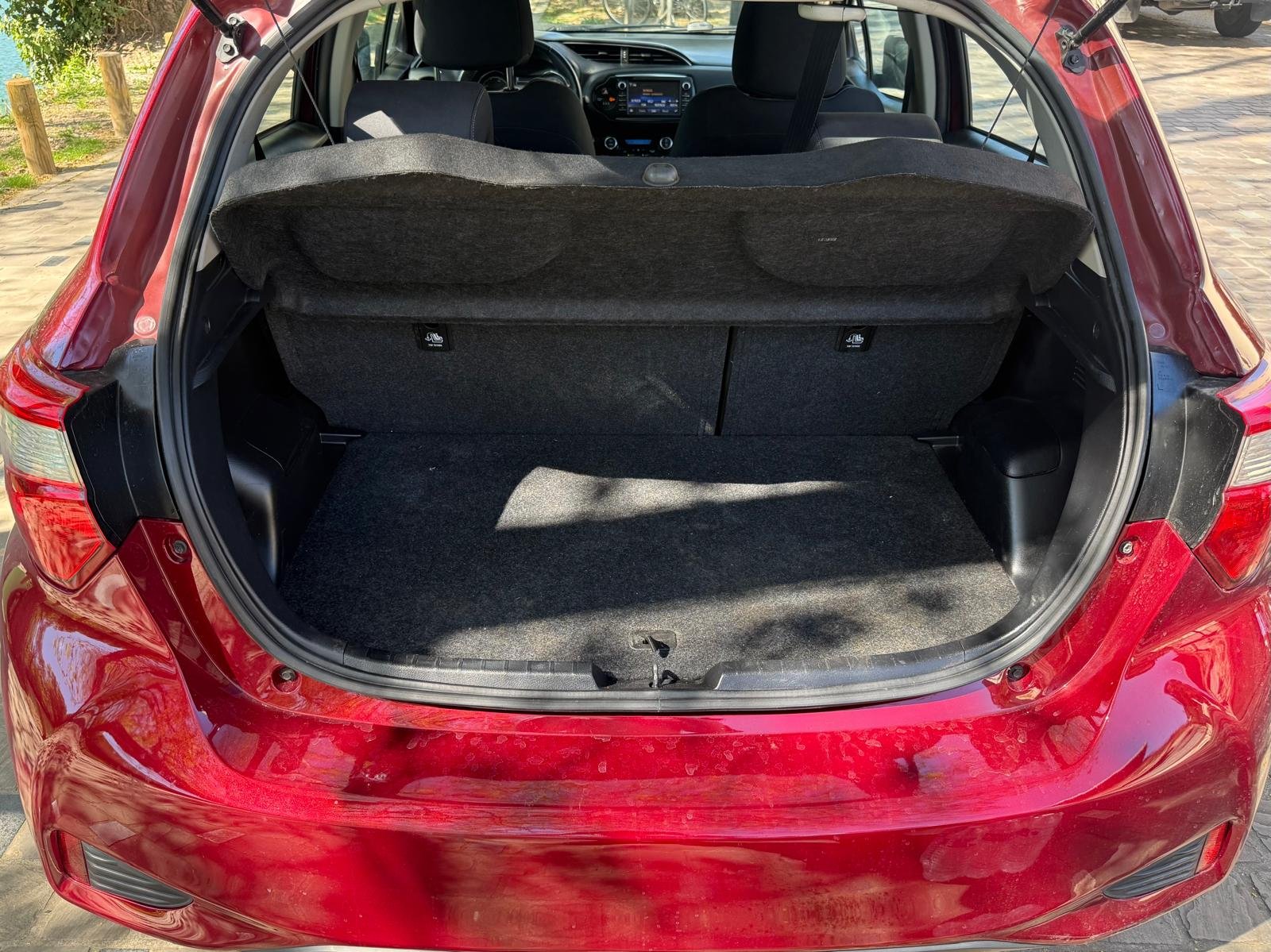 Toyota Yaris E-CVT 100H “Dynamic”