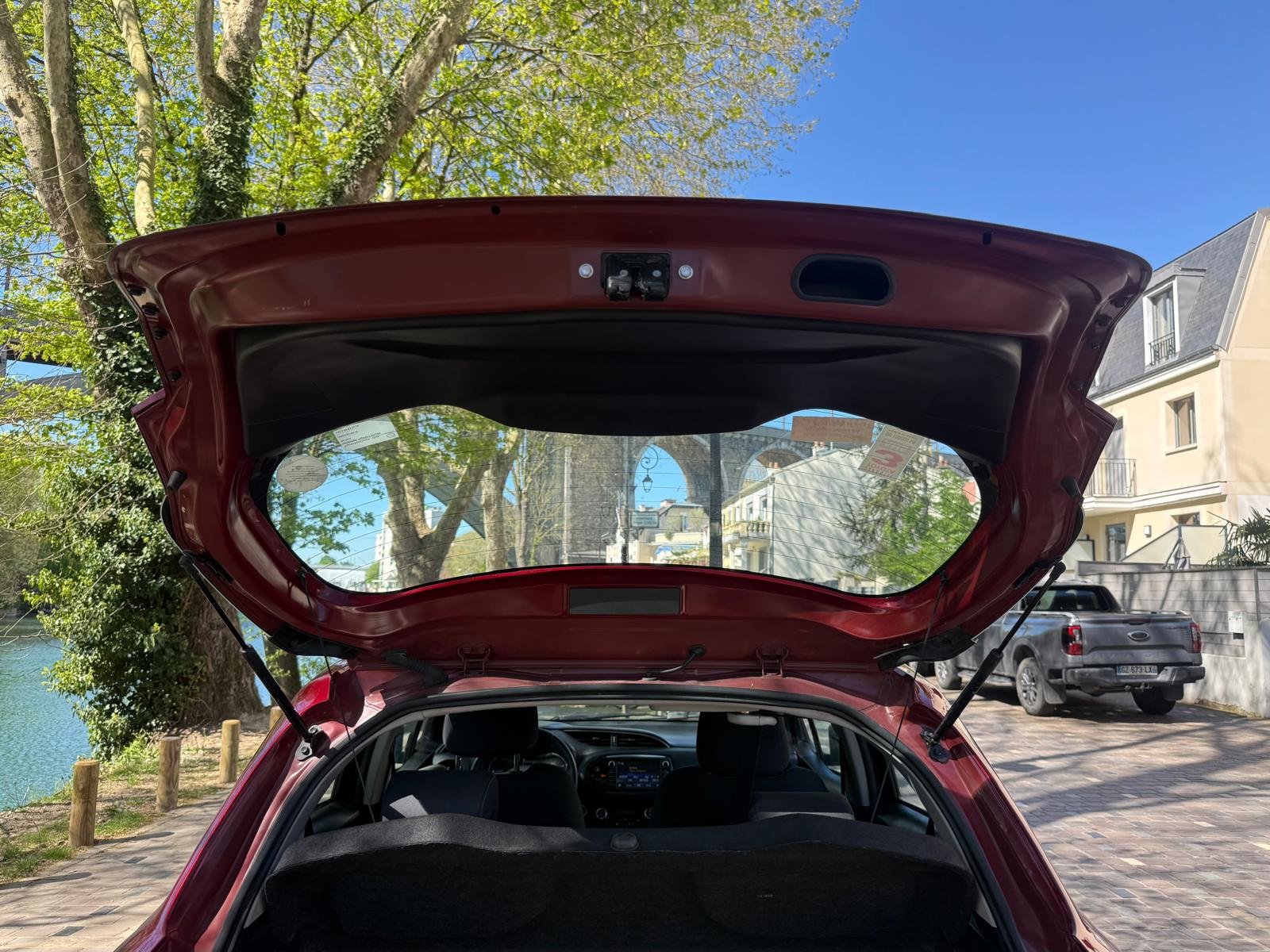 Toyota Yaris E-CVT 100H “Dynamic”