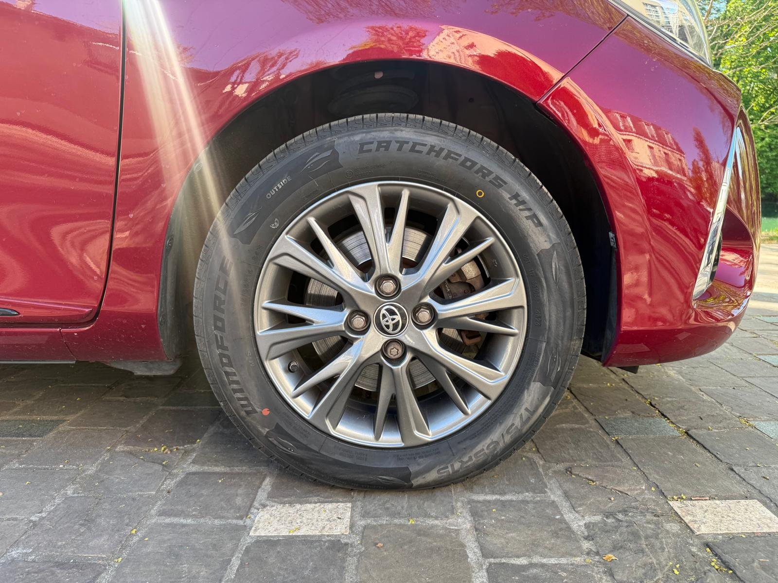 Toyota Yaris E-CVT 100H “Dynamic”